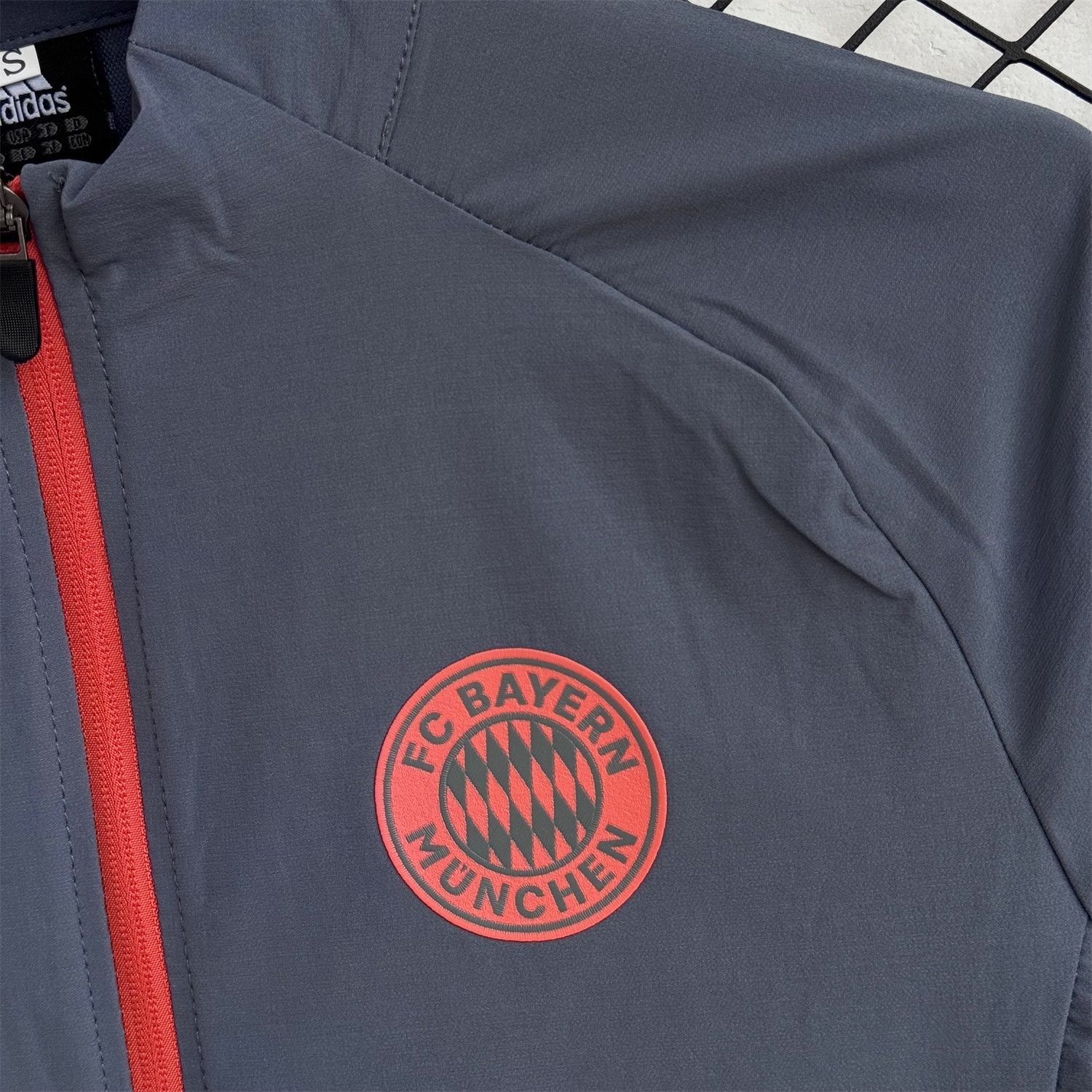 Bayern Munich 25-26 Windbreaker Training Set - Grey Top and Pants - Unitedfutballjersey