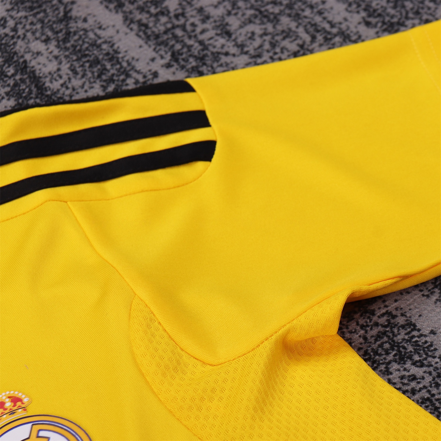 Retro Real Madrid 2011-12 Yellow Goalkeeper Kids Kit - Unitedfutballjersey