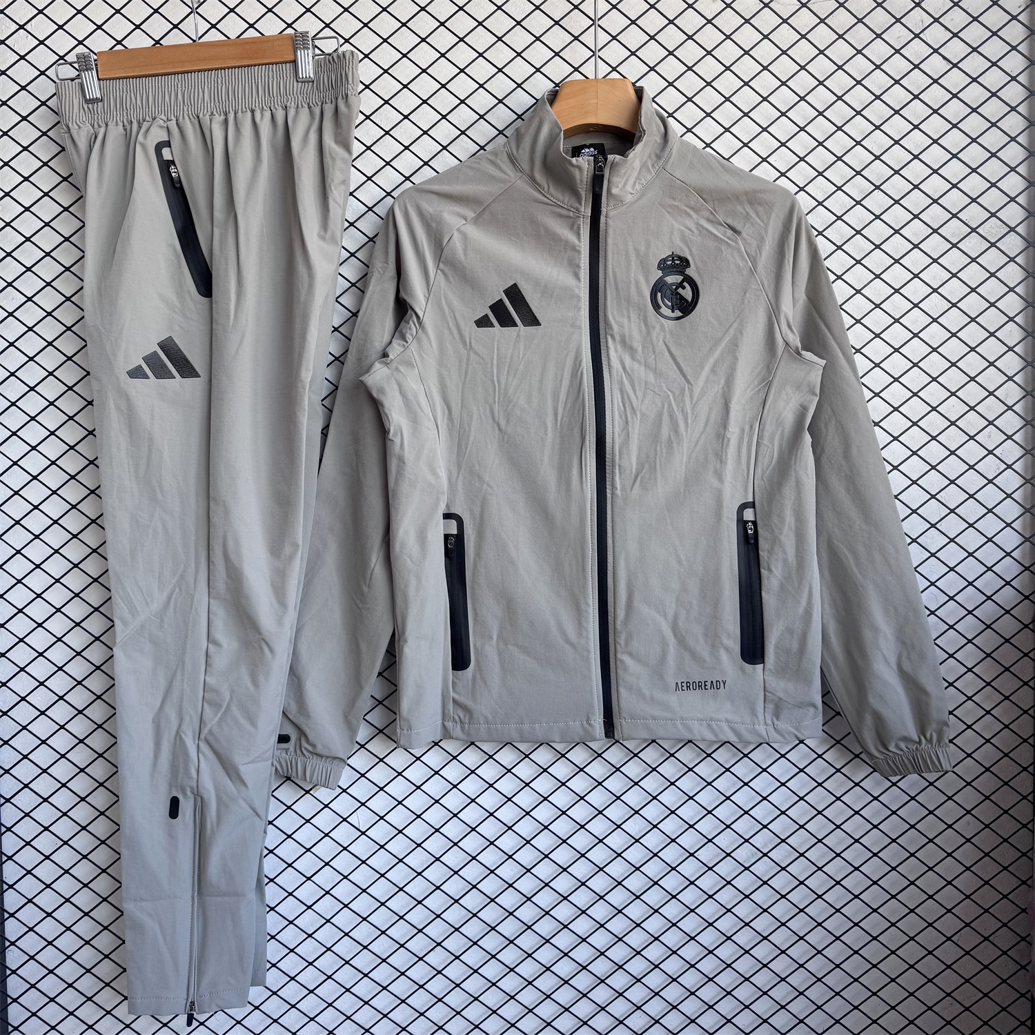 Real Madrid 25-26 Windbreaker Training Set - Pure Grey Top and Pants - Unitedfutballjersey