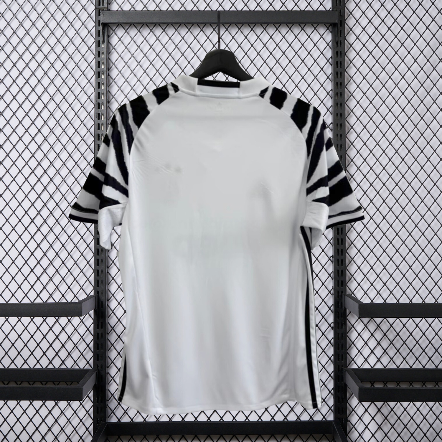Retro Juventus 2016-17 Home Jersey - Unitedfutballjersey