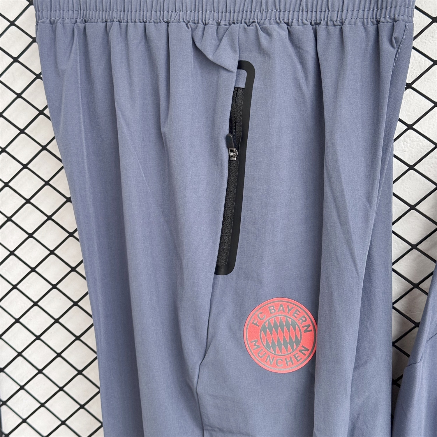 Bayern Munich 25-26 Windbreaker Training Set - Grey Top and Pants - Unitedfutballjersey