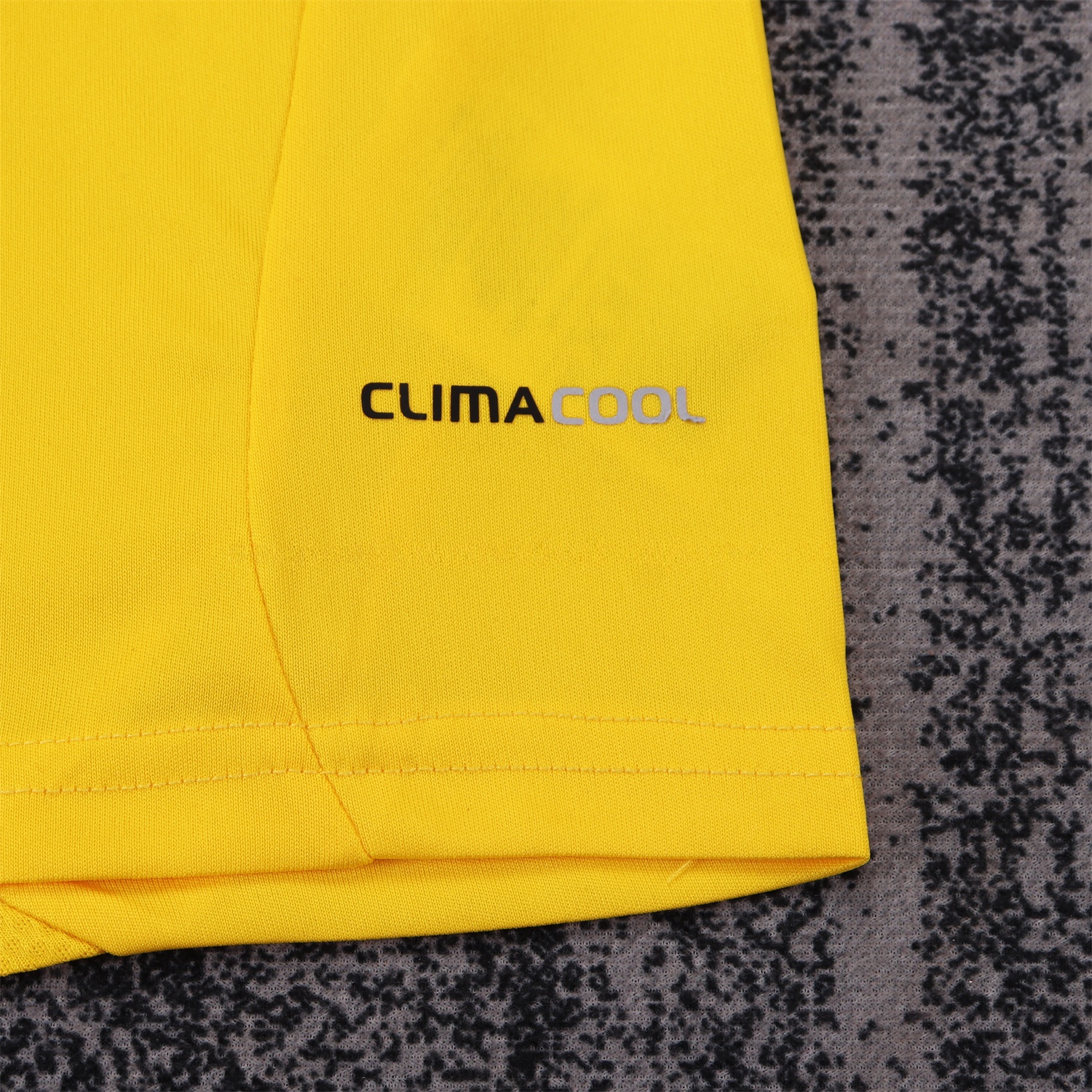 Retro Real Madrid 2011-12 Yellow Goalkeeper Kids Kit - Unitedfutballjersey