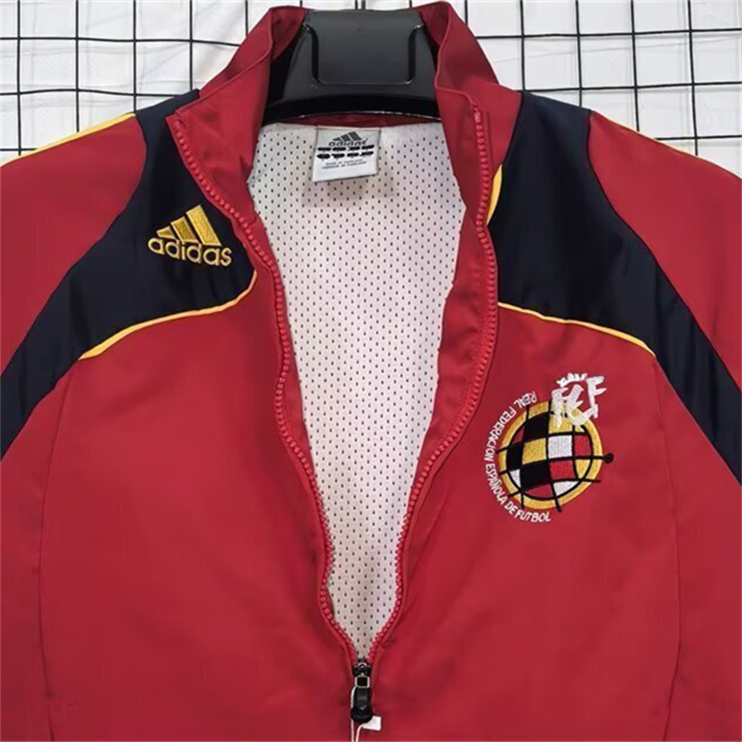 Retro Spain 2007 Red Windbreaker - Unitedfutballjersey
