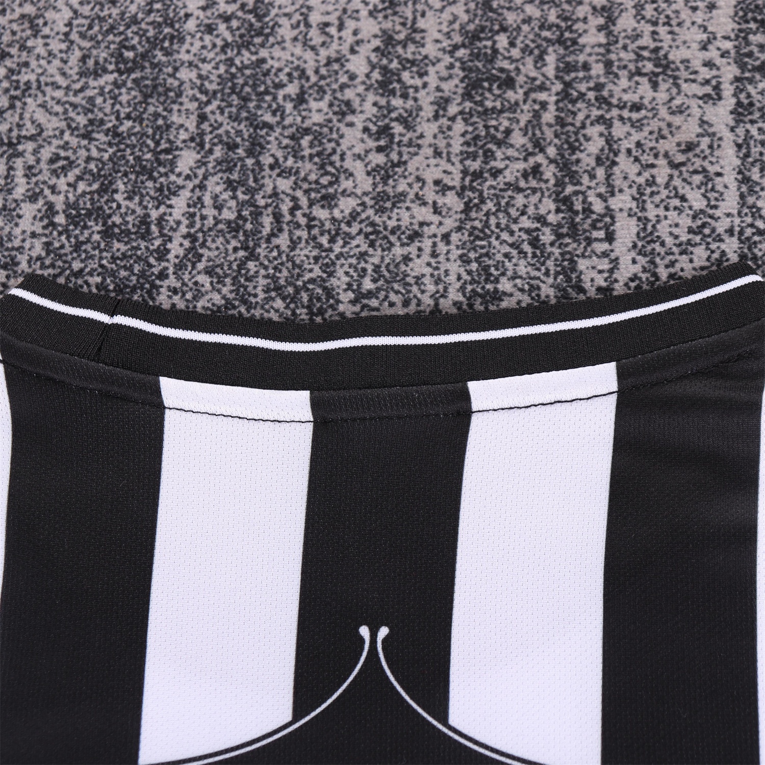 Retro Newcastle United 1997-99 Home Kids Kit - Unitedfutballjersey