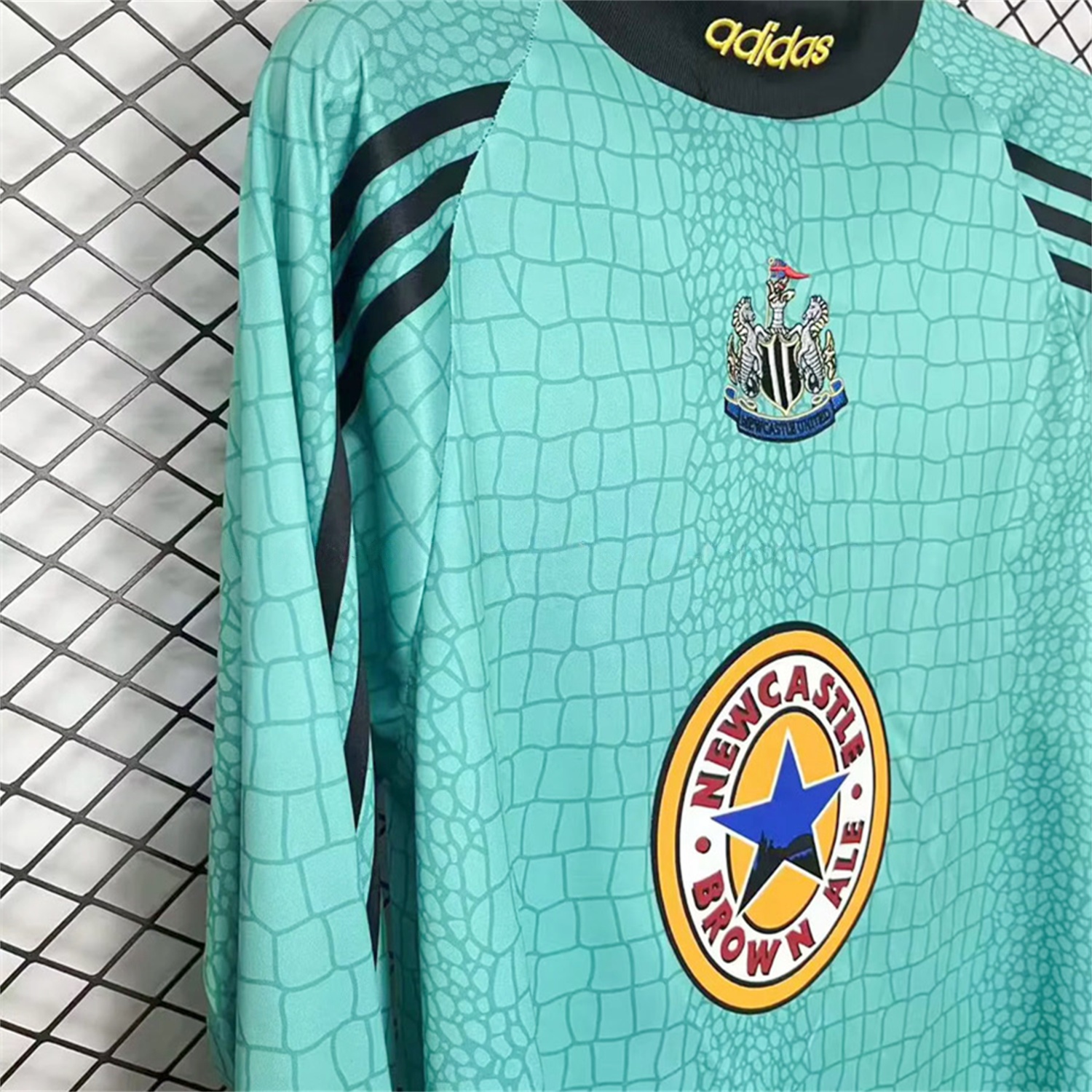 Retro Newcastle United 1997-98 Long Sleeves Cyan Goalkeeper Jersey - Unitedfutballjersey