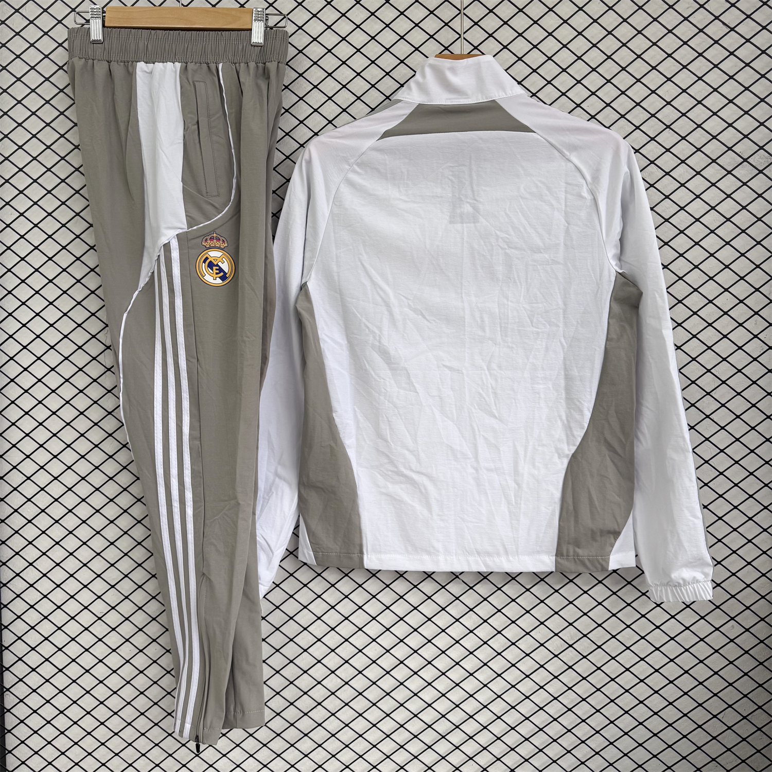Real Madrid 25-26 Windbreaker Training Set - White With Grey Top and Grey Pants - Unitedfutballjersey