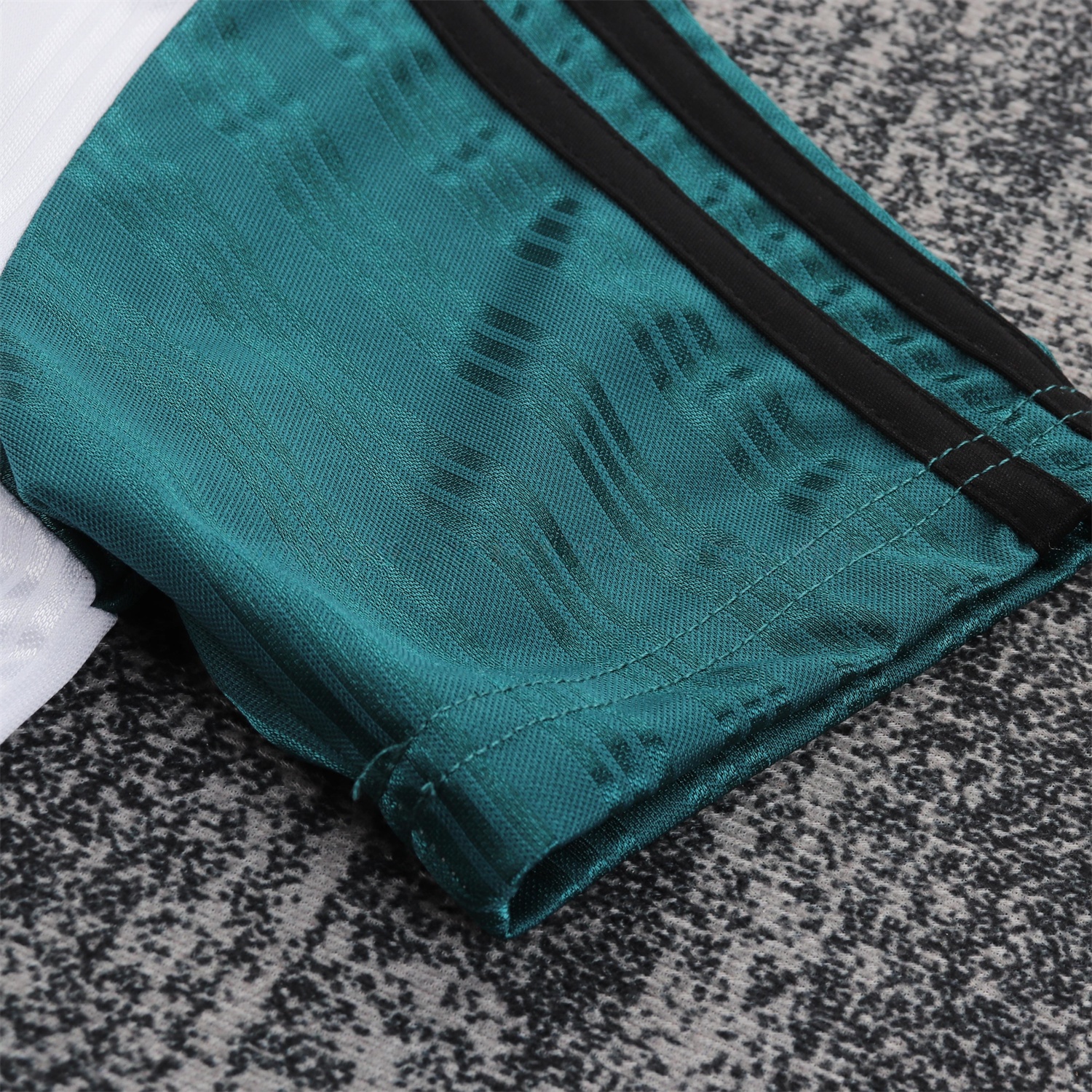 Retro Liver.pool 1995-96 Away White And Green Kids Kit - Unitedfutballjersey