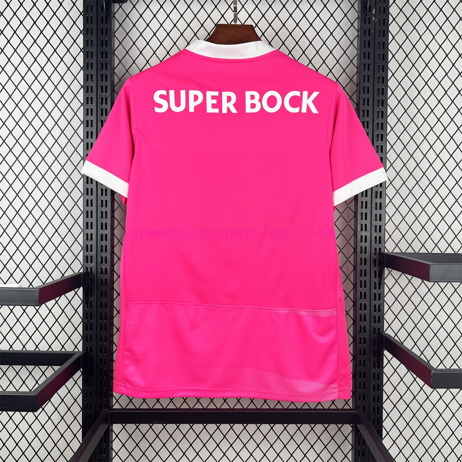 Sporting CP 26-27 Pink October Jersey - Fans Version - Unitedfutballjersey