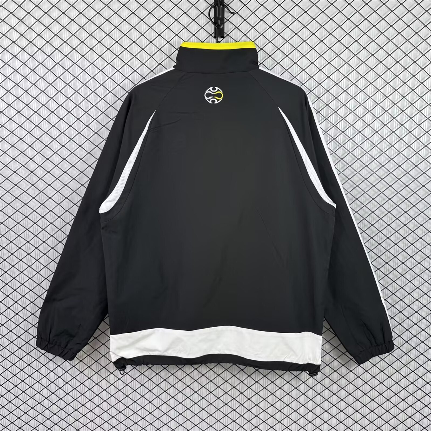 Retro Real Madrid 2006-07 Windbreaker Jacket - Black And White - Unitedfutballjersey