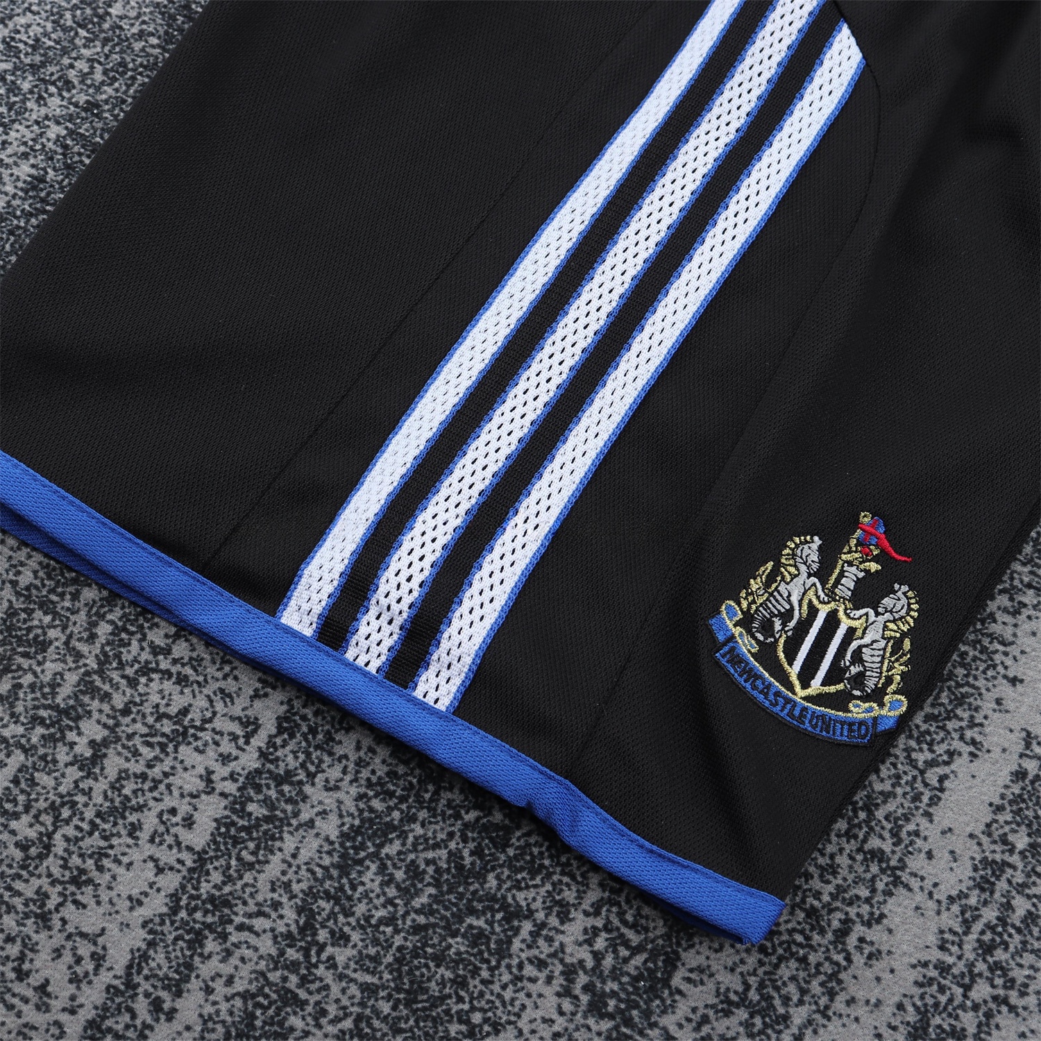 Retro Newcastle United 1999-00 Home Kids Kit - Unitedfutballjersey