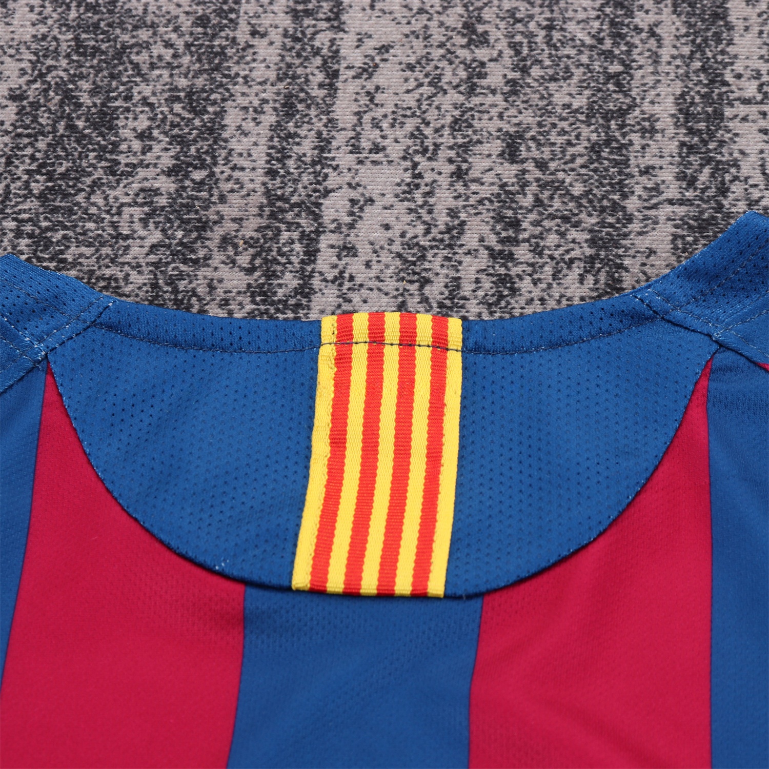 Retro Barcelona 2005-06 Home Long Sleeve Kids Kit - Unitedfutballjersey