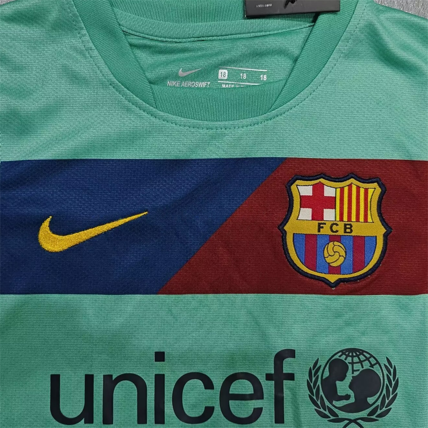 Retro Barcelona 2010-11 Away Kids Kit - Unitedfutballjersey