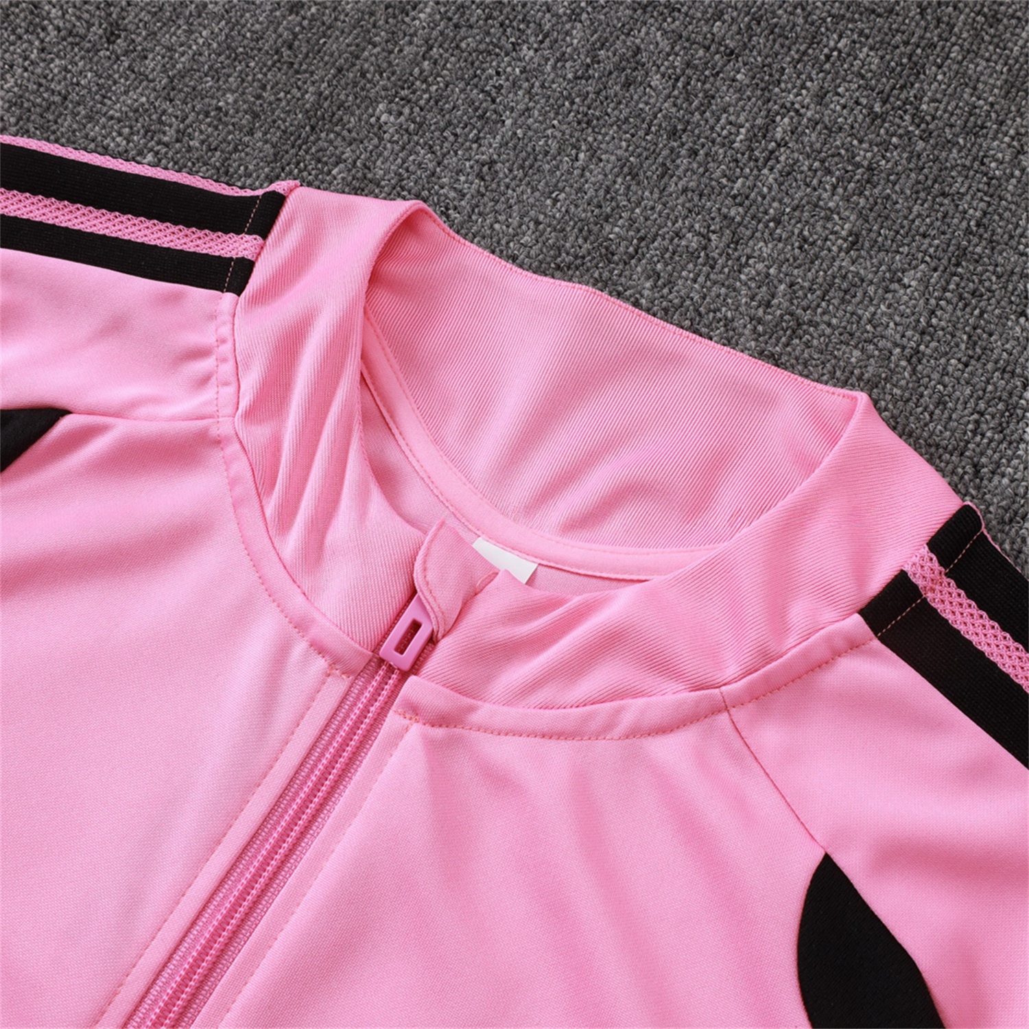 INT M.A.M 26-27 Jacket Training Tracksuit - Pink Top and Black Pants - Unitedfutballjersey