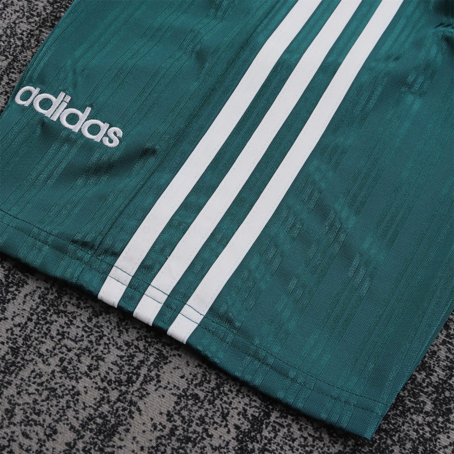 Retro Liver.pool 1995-96 Away White And Green Kids Kit - Unitedfutballjersey