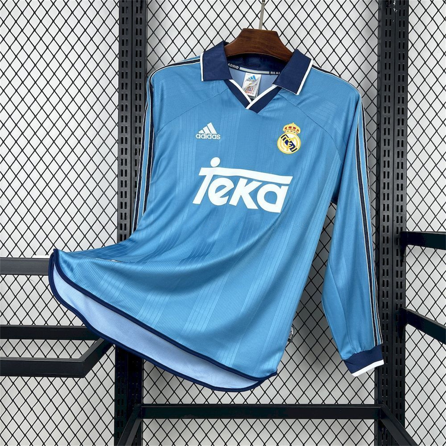 Retro Real Madrid 1999-00 Third Long Sleeves Jersey - Unitedfutballjersey