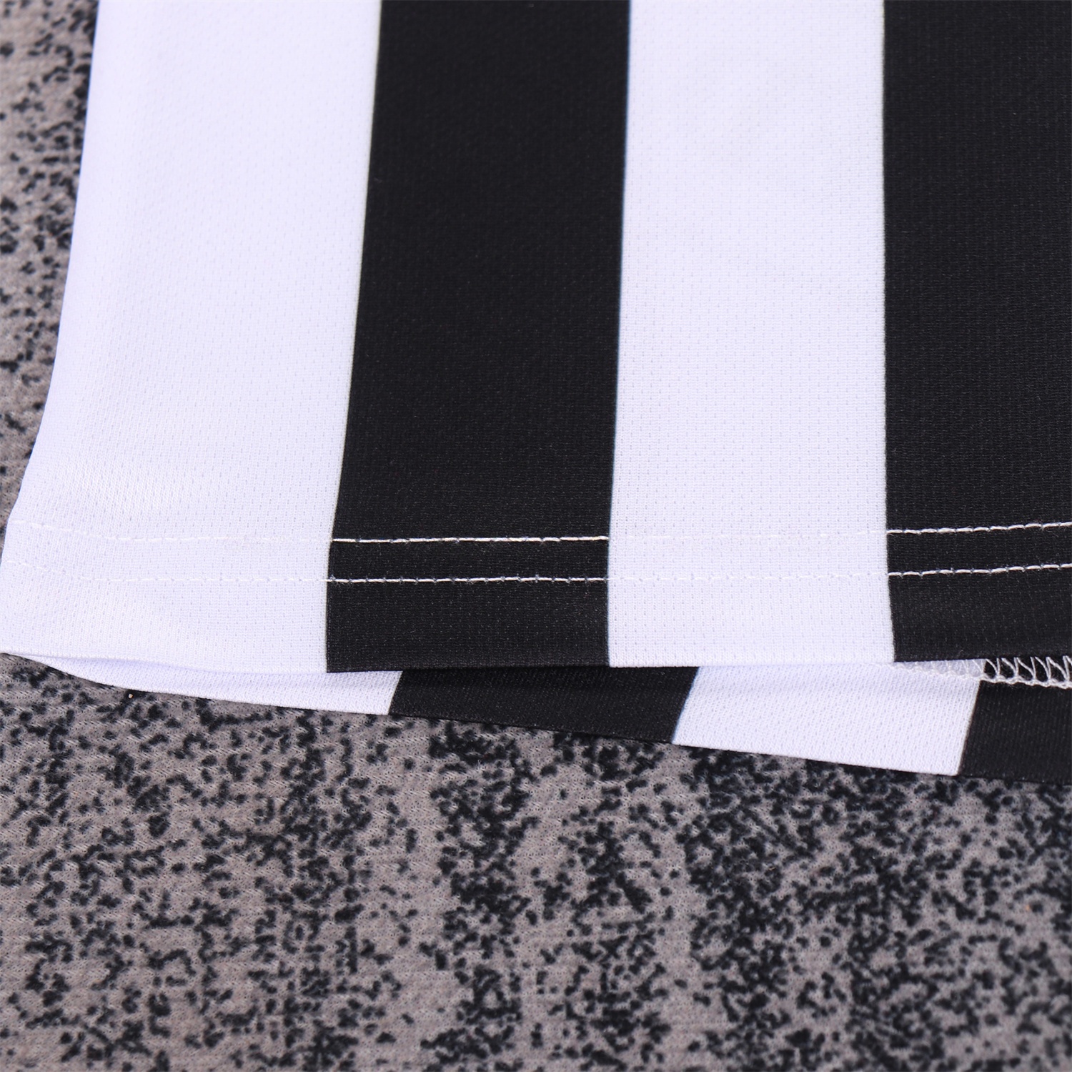 Retro Newcastle United 1997-99 Home Kids Kit - Unitedfutballjersey