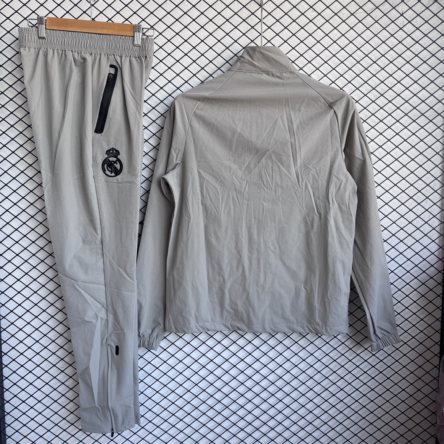 Real Madrid 25-26 Windbreaker Training Set - Pure Grey Top and Pants - Unitedfutballjersey