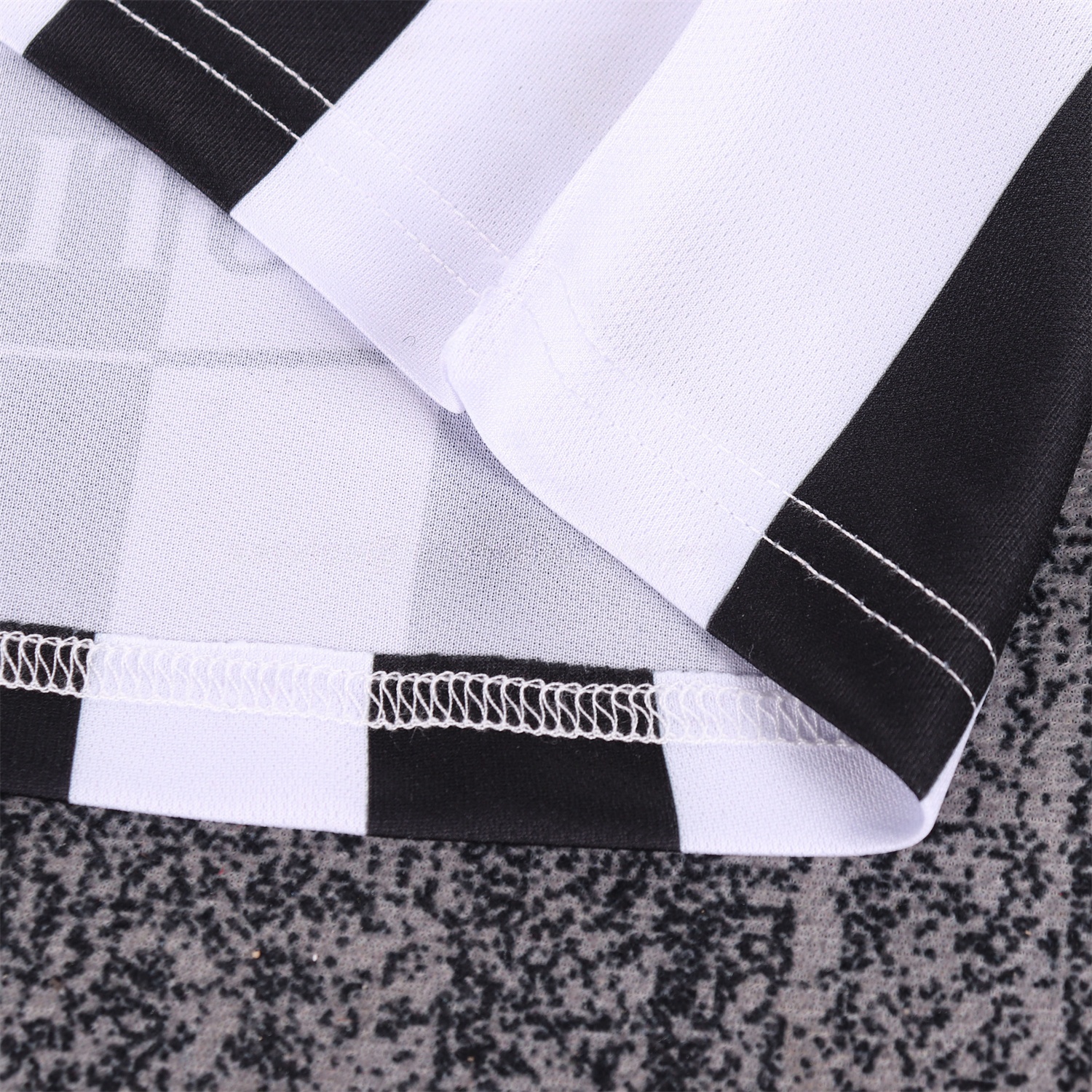 Retro Newcastle United 1997-99 Home Kids Kit - Unitedfutballjersey