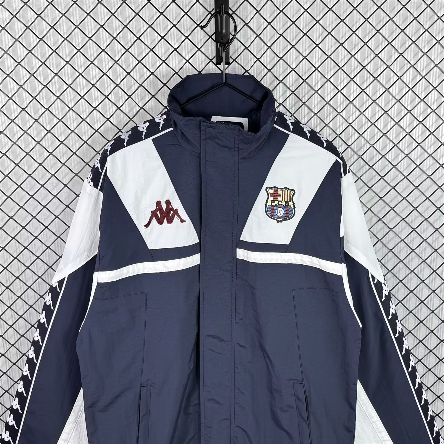Retro Barcelona 1994-95 Windbreaker Jacket - Black - Unitedfutballjersey