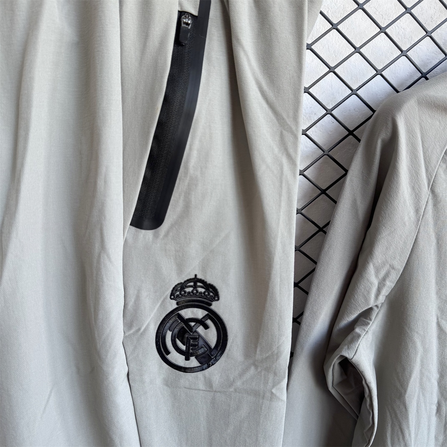 Real Madrid 25-26 Windbreaker Training Set - Pure Grey Top and Pants - Unitedfutballjersey