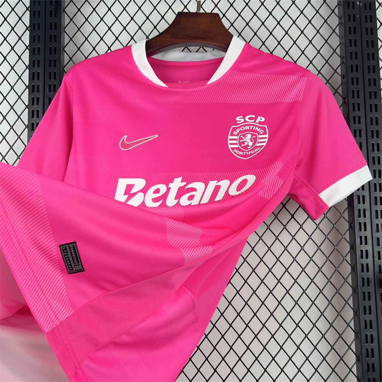 Sporting CP 26-27 Pink October Jersey - Fans Version - Unitedfutballjersey