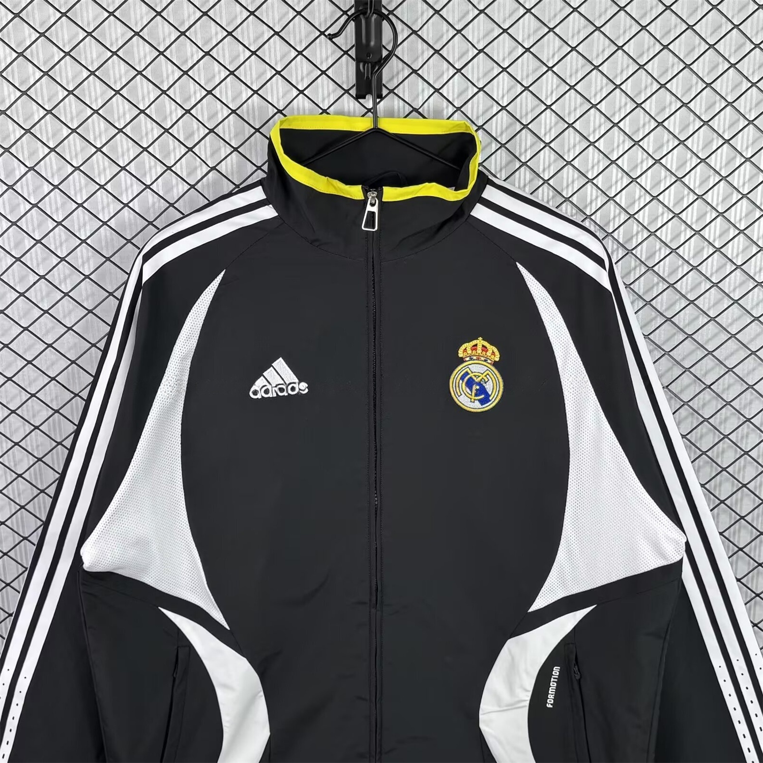 Retro Real Madrid 2006-07 Windbreaker Jacket - Black And White - Unitedfutballjersey