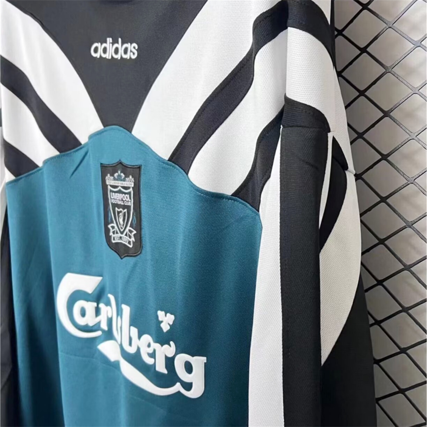 Retro Liver.pool 1995-96 Green And Black Training Unisex Pullover Hoodie - Unitedfutballjersey