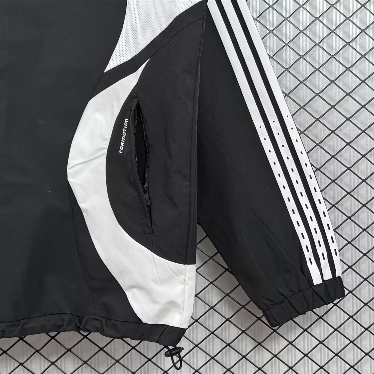 Retro Real Madrid 2006-07 Windbreaker Jacket - Black And White - Unitedfutballjersey