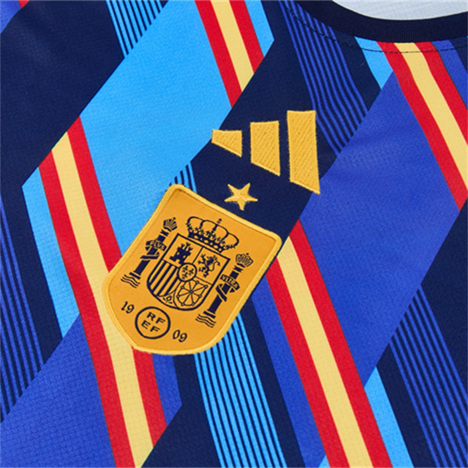 Spain 2026 Short-Sleeve Training Set - Royal Blue And Yellow Top & Royal Blue Shorts - Unitedfutballjersey