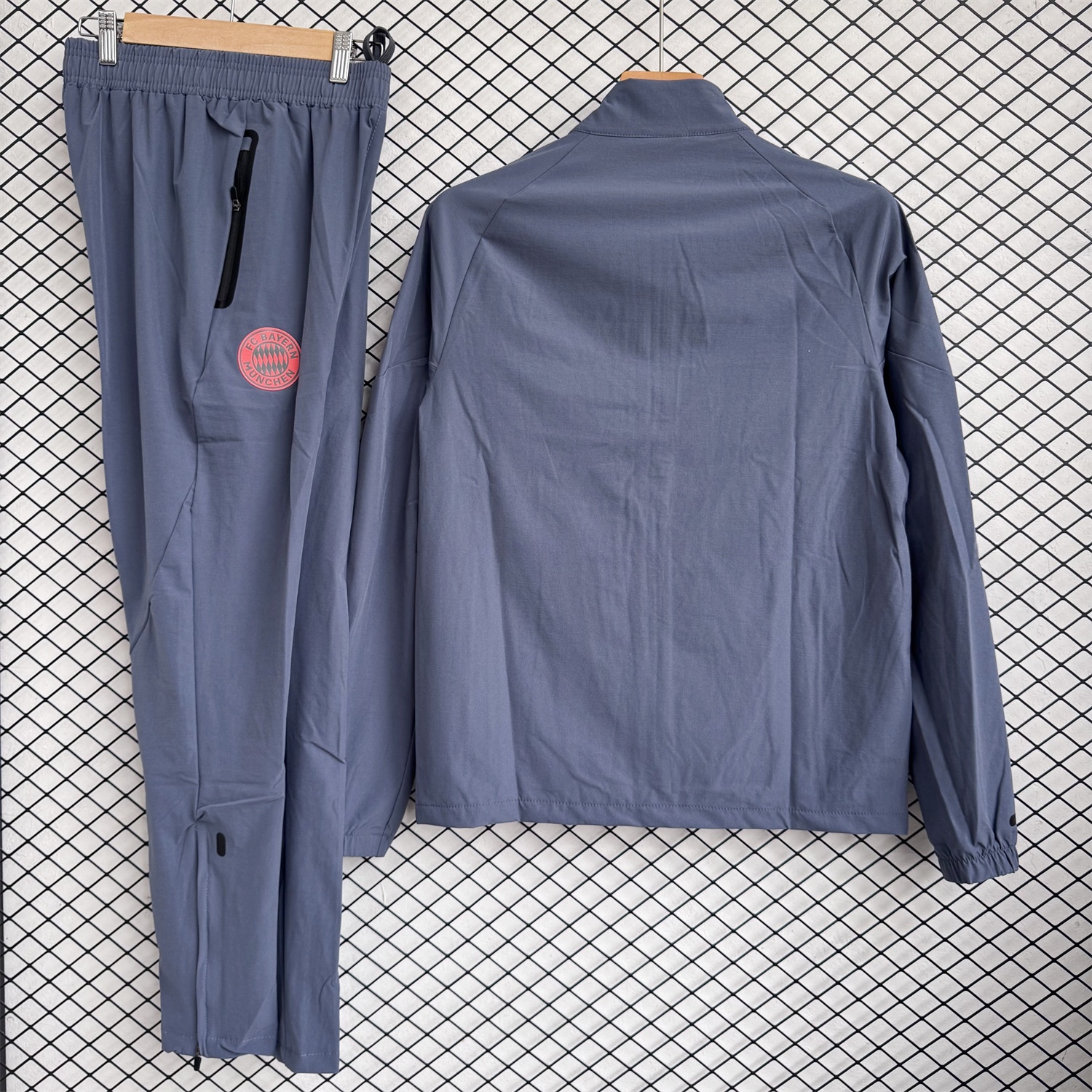 Bayern Munich 25-26 Windbreaker Training Set - Grey Top and Pants - Unitedfutballjersey