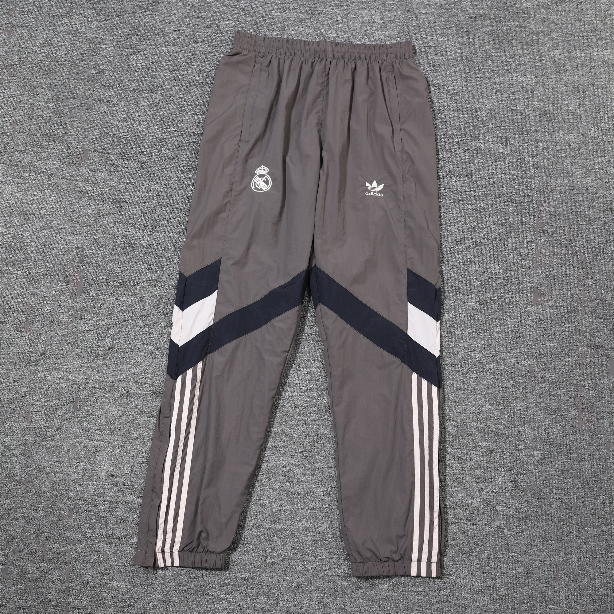 Real Madrid 24-25 Throwback Windbreaker Suit - Grey Jackets & Pants - Unitedfutballjersey