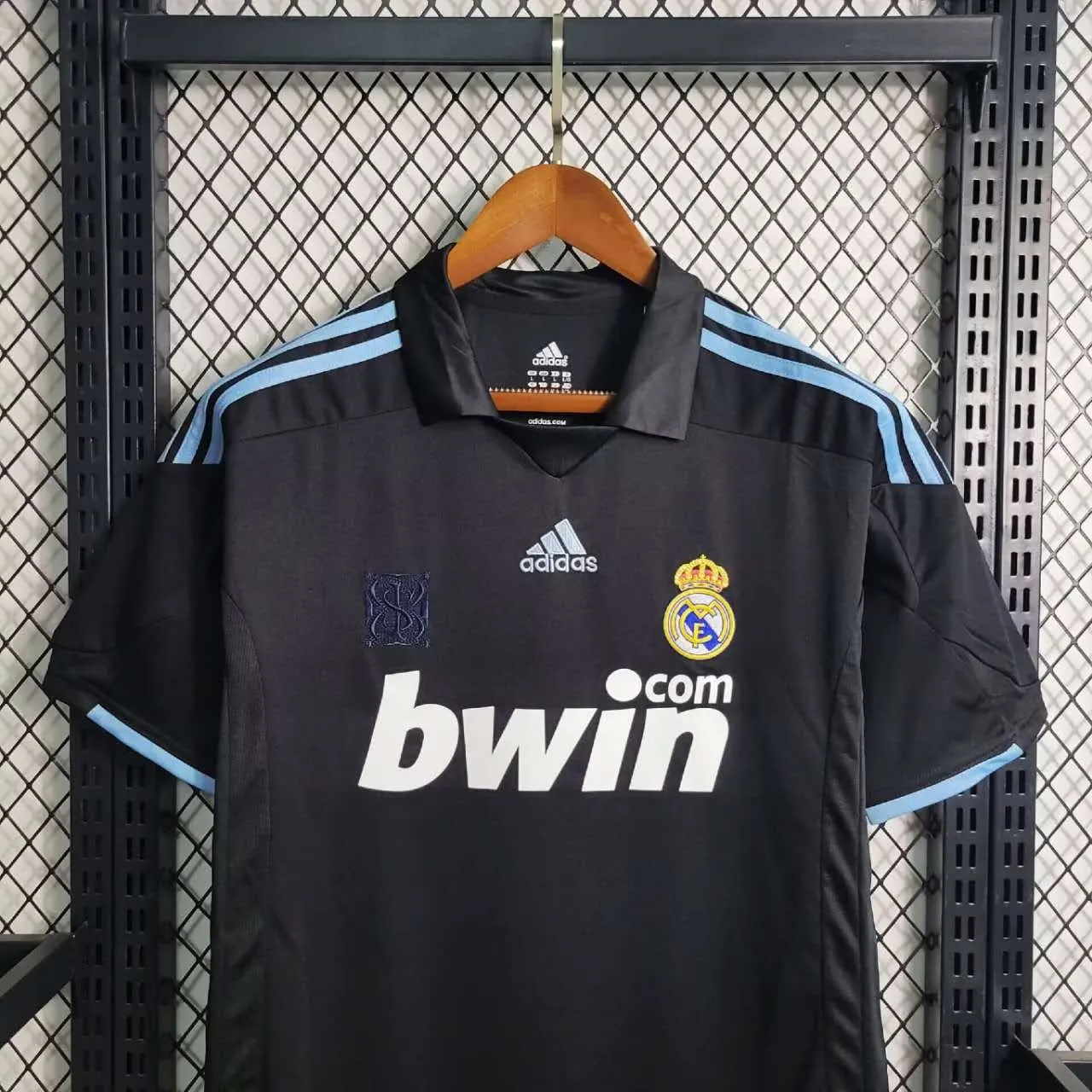 Retro Real Madrid 09-10 Away Stadium Jersey - Unitedfutballjersey