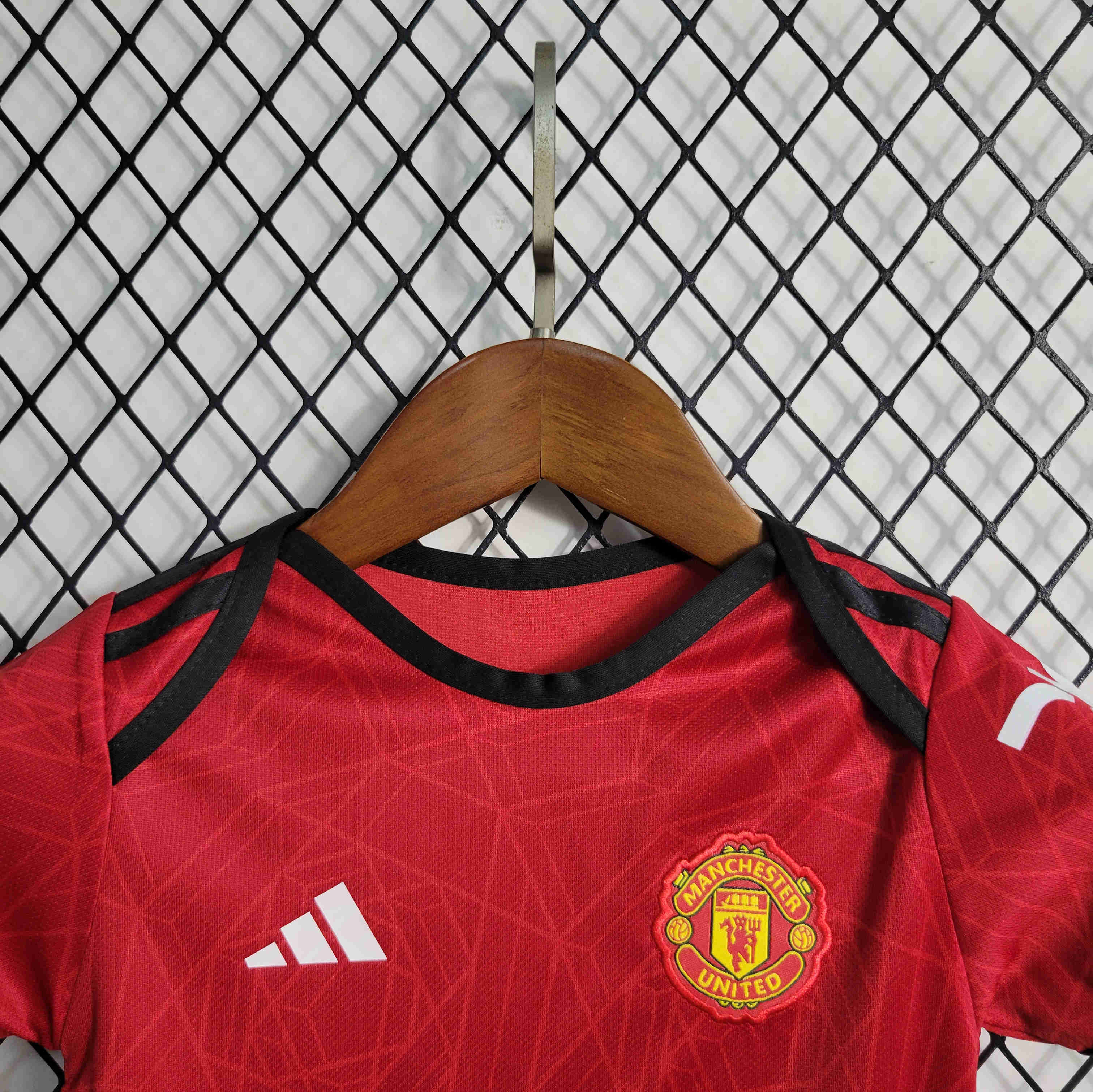 23-24 Manchester United Home Baby Kit Crawling Suit Size 9-12 - Unitedfutballjersey
