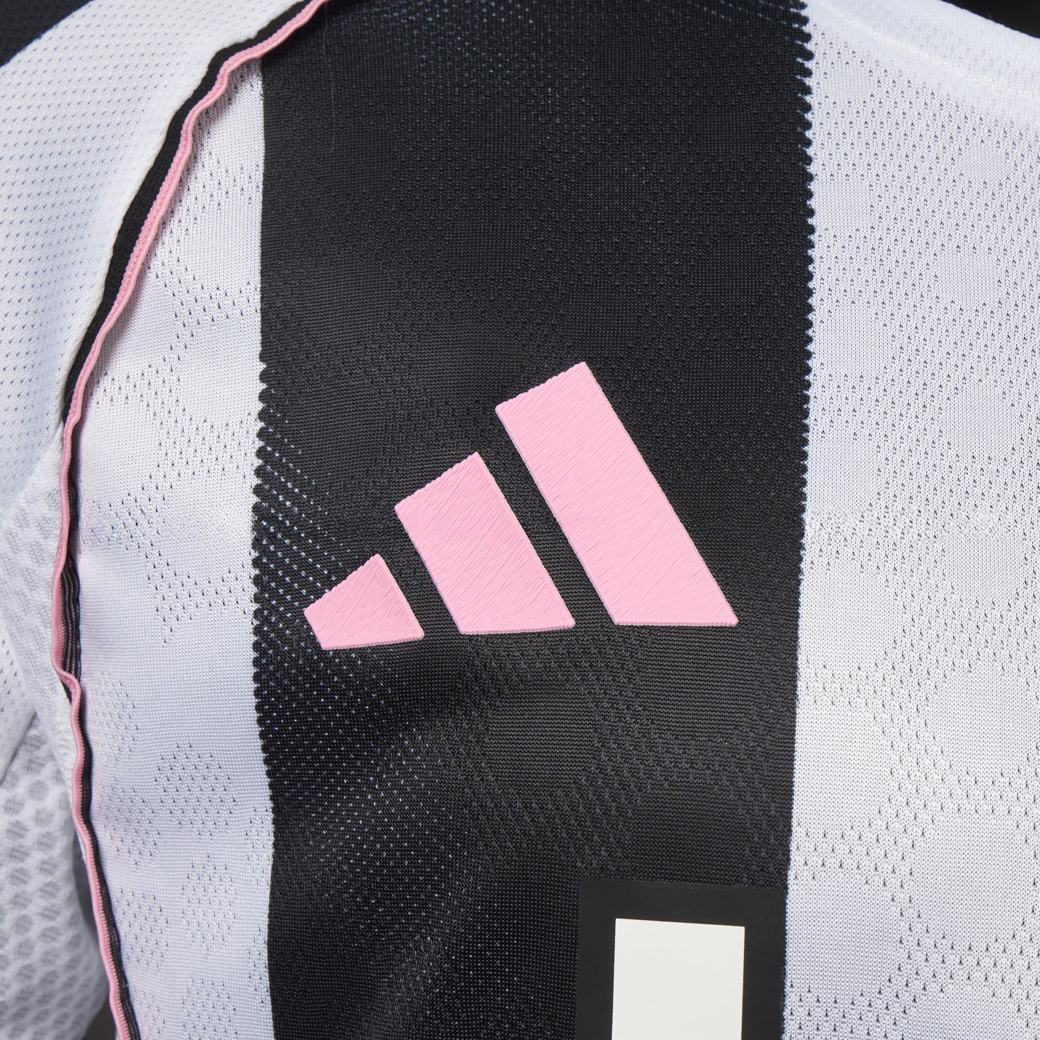 Juventus 25-26 Home Jersey With Chest Patch - Player Version - Unitedfutballjersey