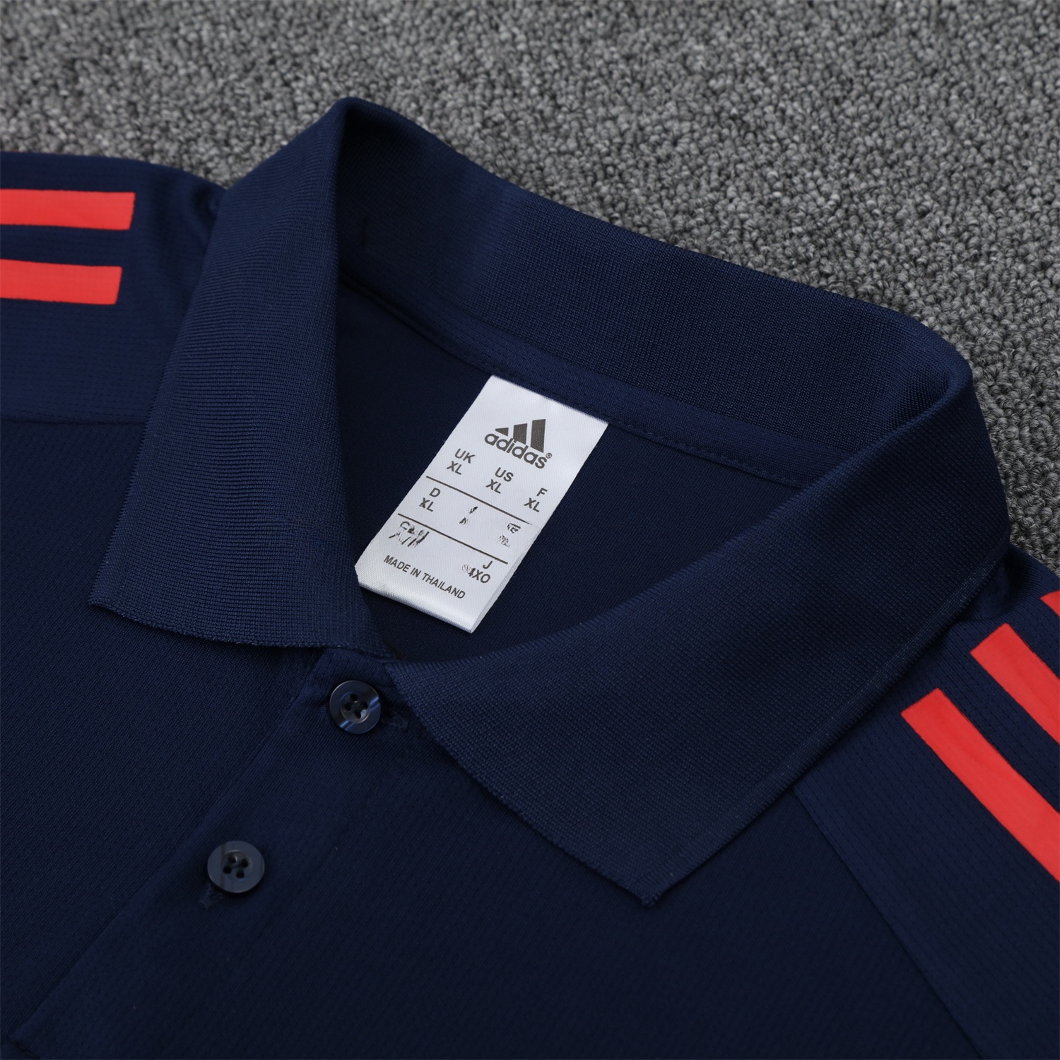 Manchester United 25-26 POLO Short-Sleeve Training Set - Deep Blue Top and Pants with Red Stripes - Unitedfutballjersey