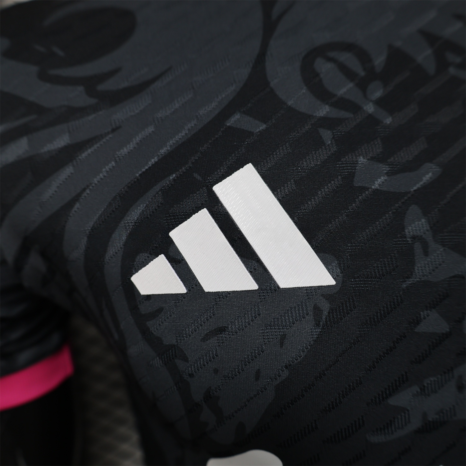 Liver.pool 25-26 Red White Liver.pool Bird Black Special Jersey - Player Version - Unitedfutballjersey