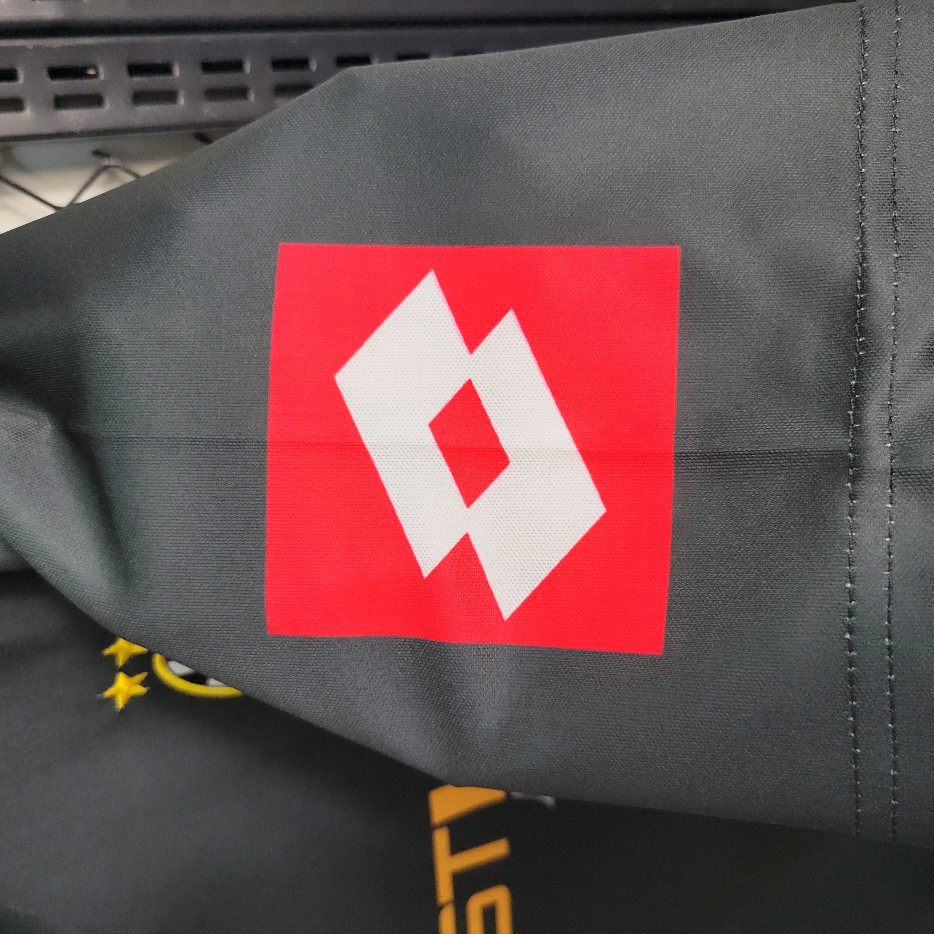 Retro Juventus 2001-02 Away Stadium Jersey - Unitedfutballjersey