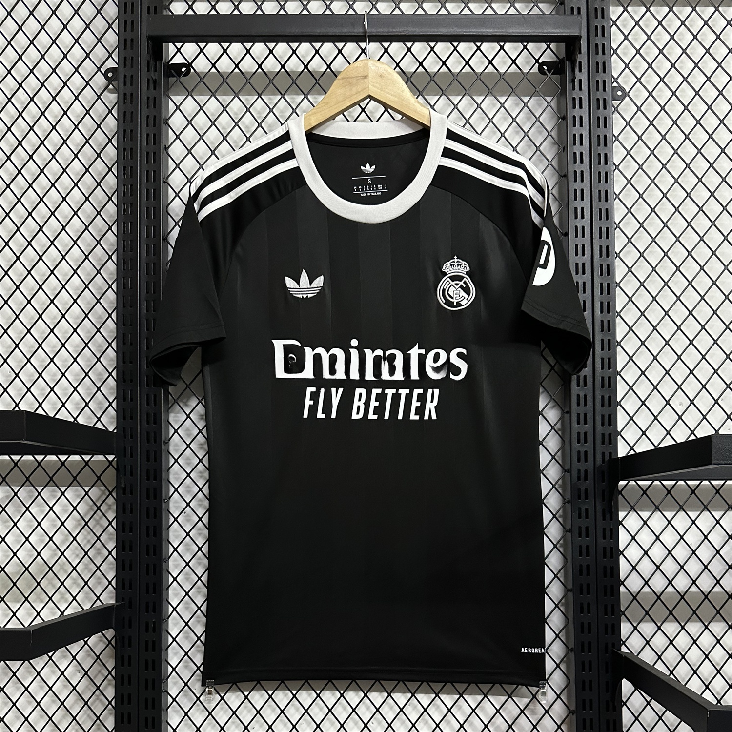 Real Madrid 25-26 Black Terrace Goalkeeper Jersey - Fans Version - Unitedfutballjersey