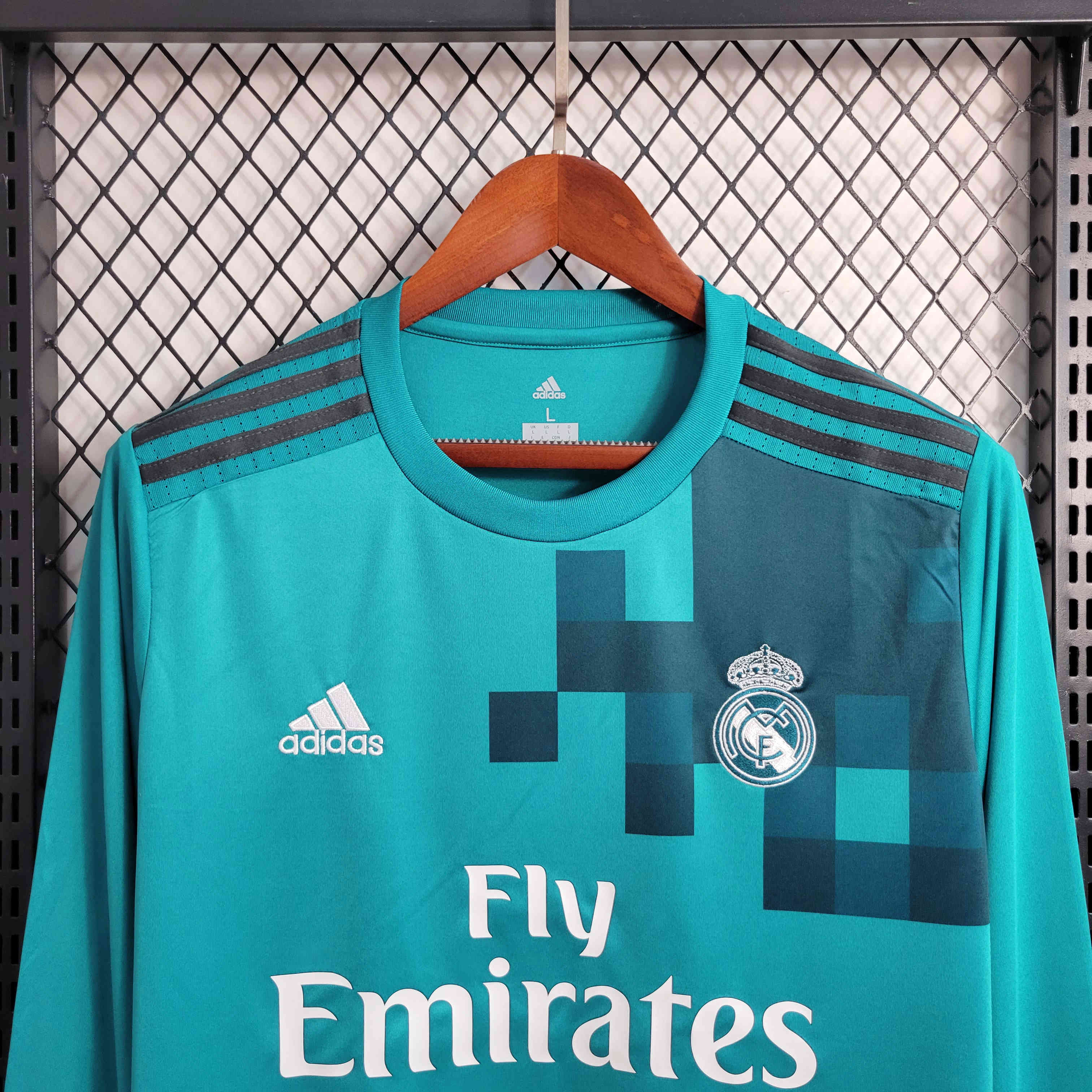Retro Real Madrid 17-18 Third Long Sleeve Jersey - Unitedfutballjersey