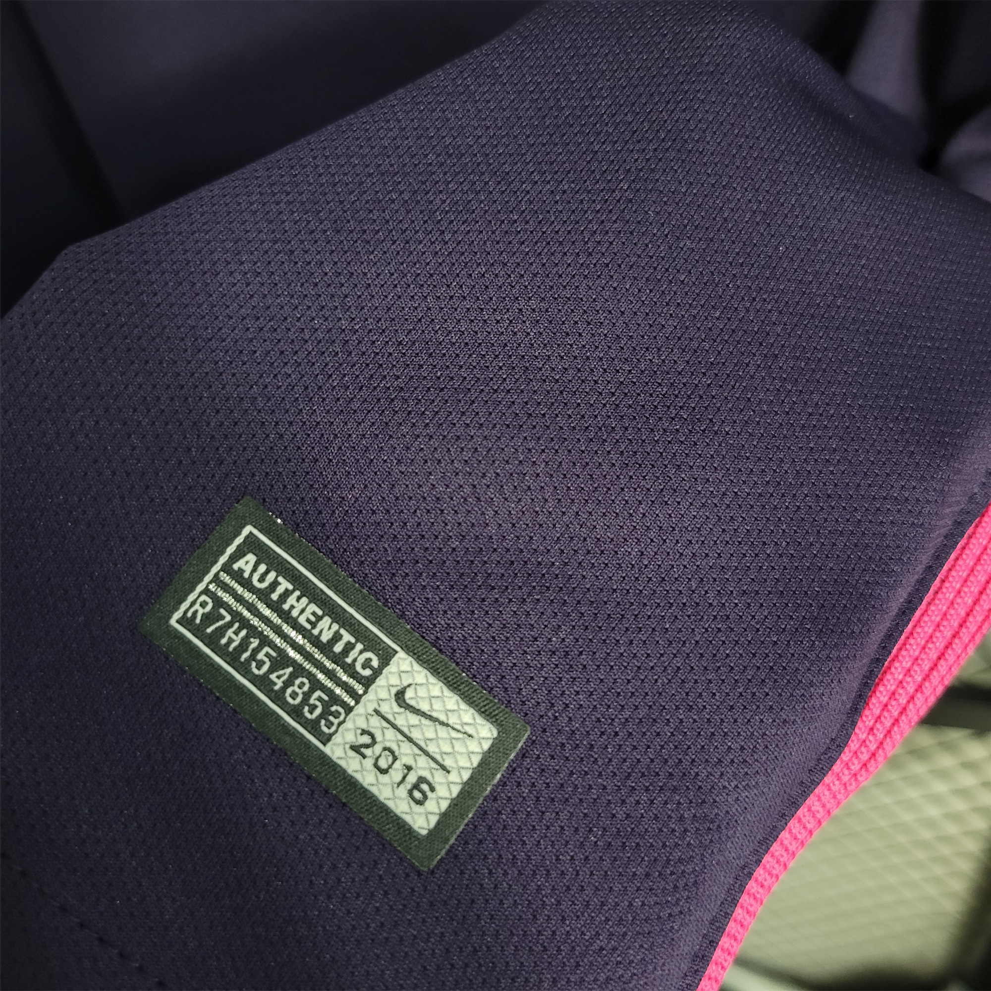 Retro Barcelona 16-17 Away Stadium Jersey - Unitedfutballjersey