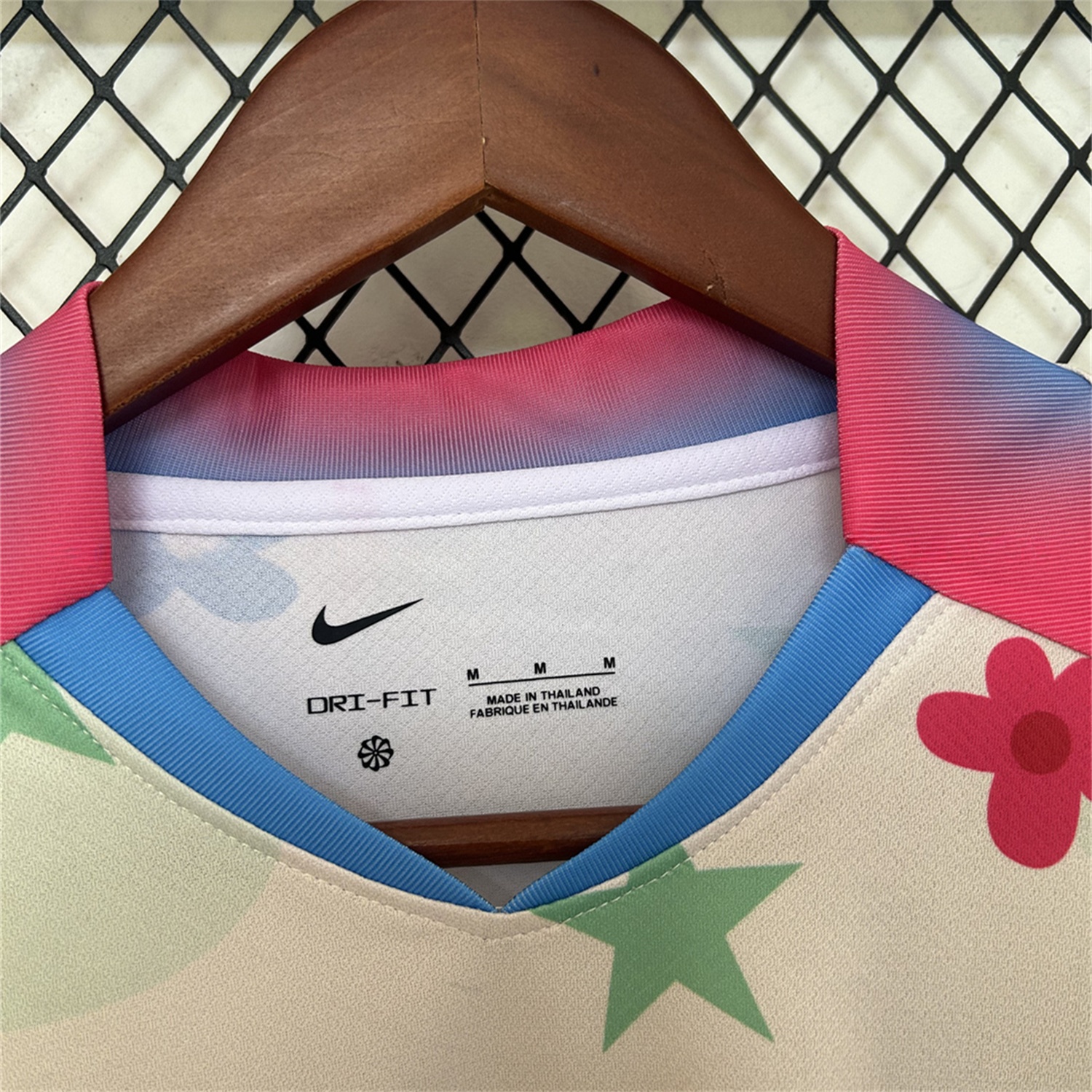 Barcelona 25-26 Stars And Flowers Pink Special Jersey - Fans Version - Unitedfutballjersey