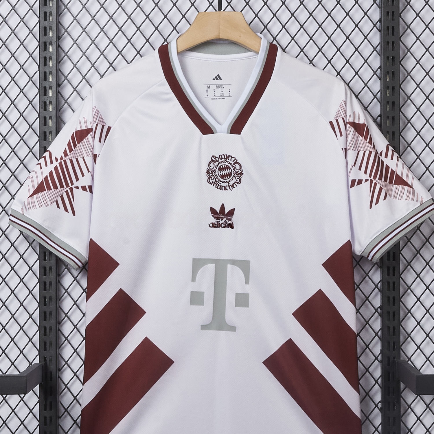 Bayern Munich 25-26 Throwback Trefoil Red Stripe White Special Jersey - Fans Version - Unitedfutballjersey