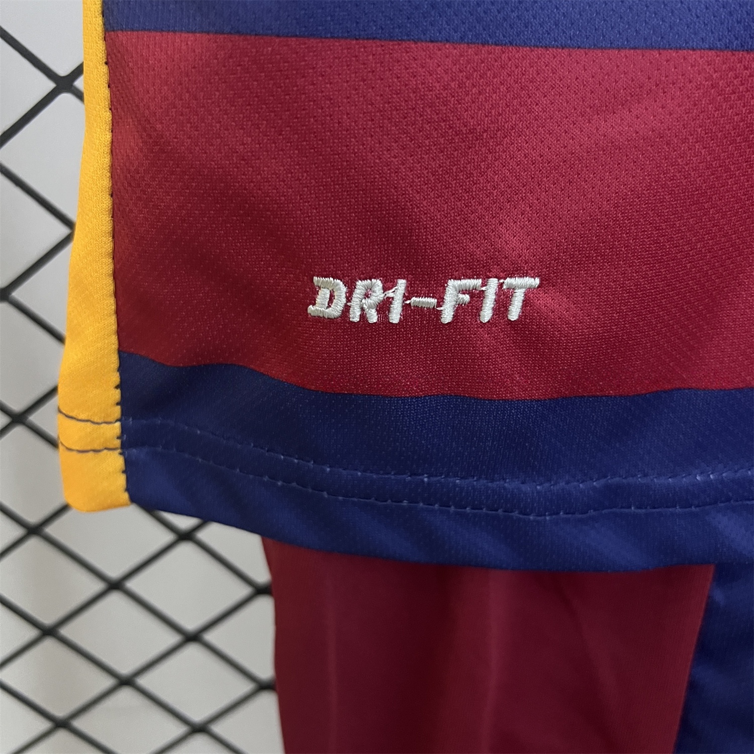 Retro Barcelona 2015-16 Home Kids Kit - Unitedfutballjersey