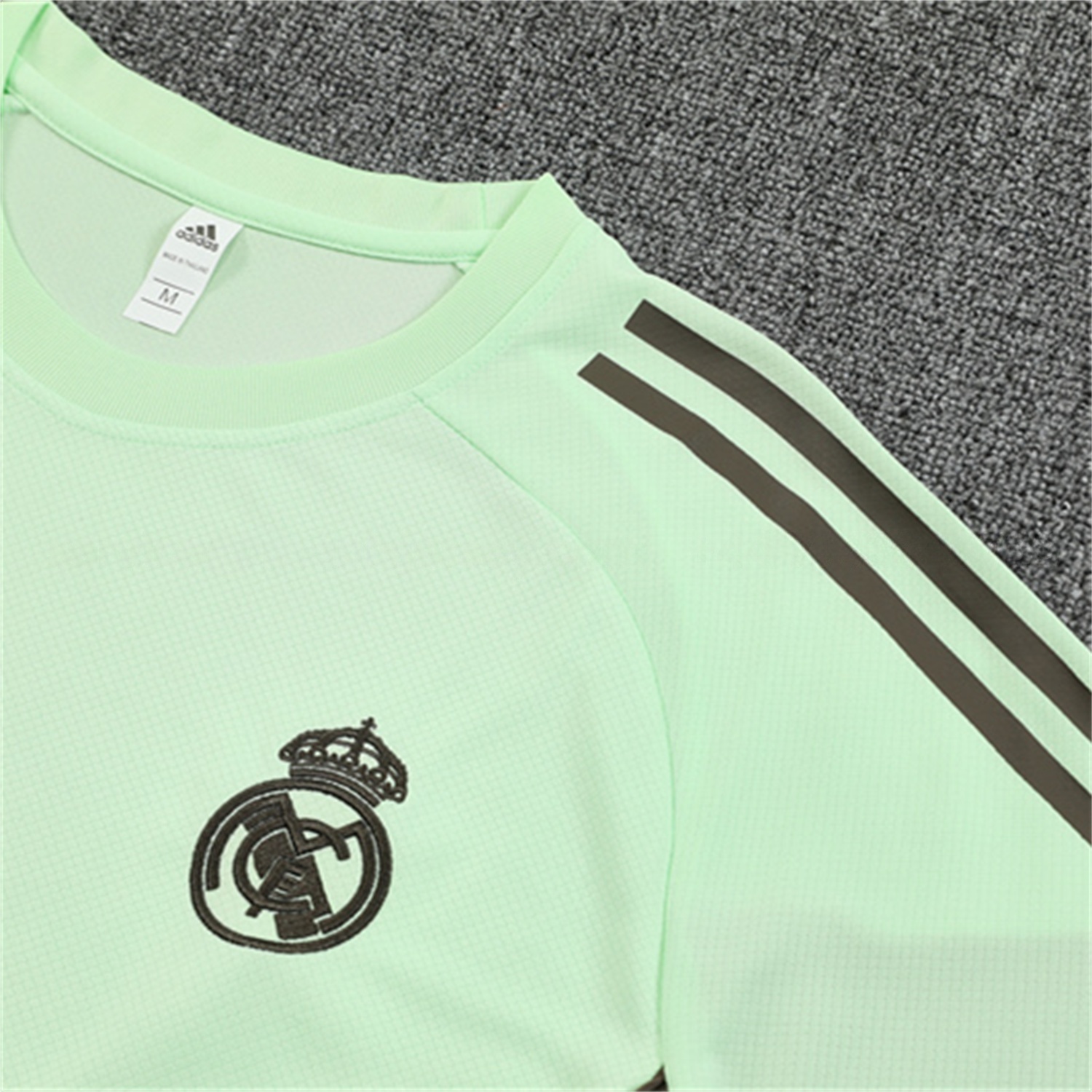Real Madrid 25-26 Short-Sleeve Training Set - Light Green Top and Dark Khaki Shorts - Unitedfutballjersey