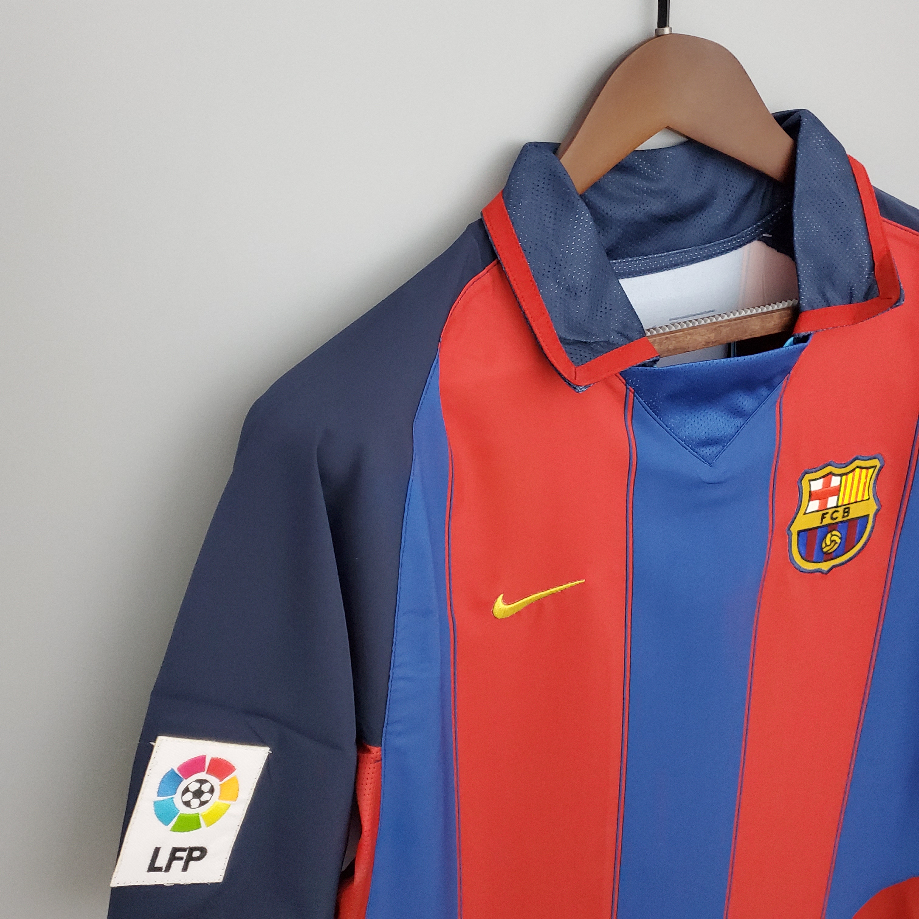 Retro Barcelona 03-04 Home Stadium Jersey - Unitedfutballjersey
