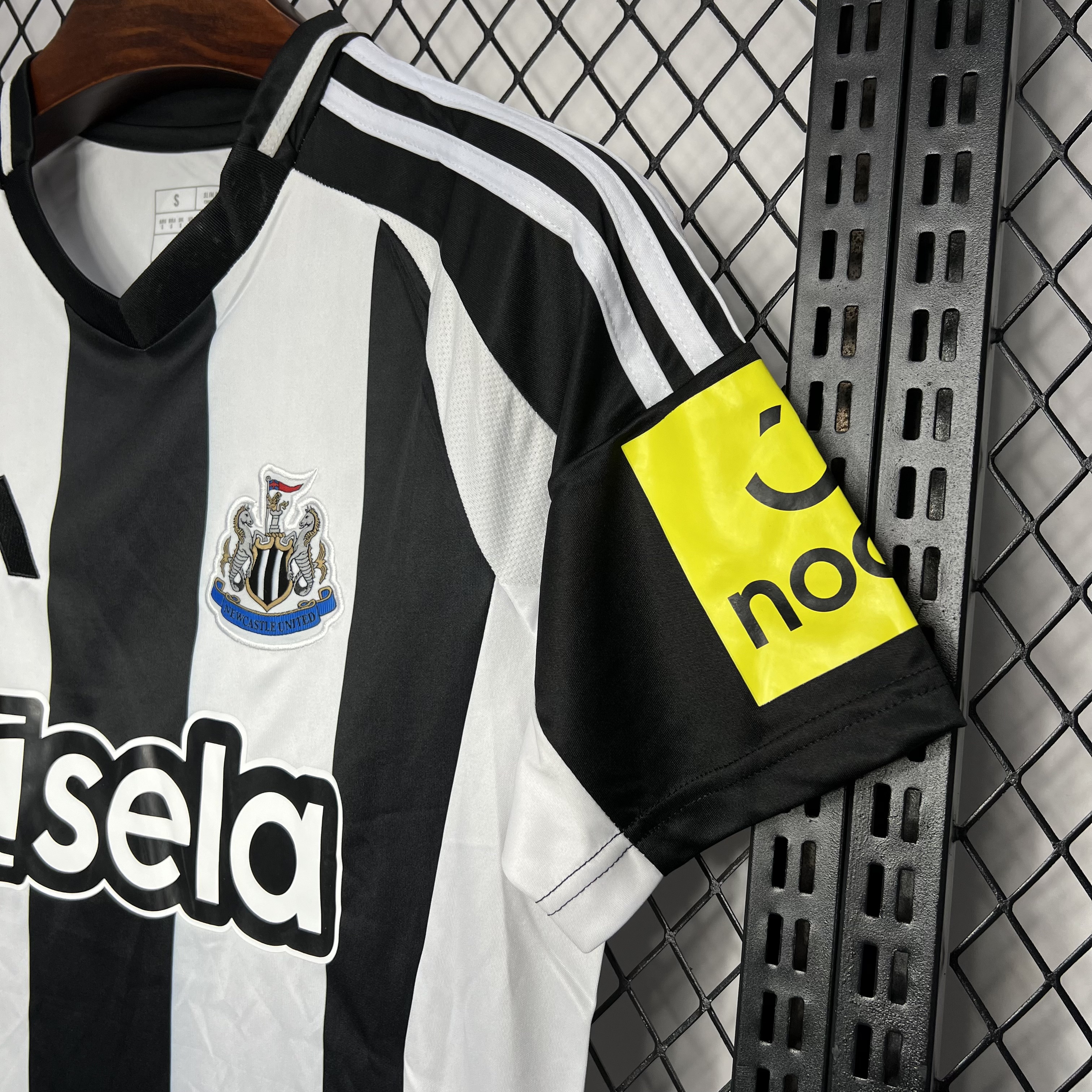 Newcastle United 24-25 Home Stadium Jersey - Fans Version - Unitedfutballjersey