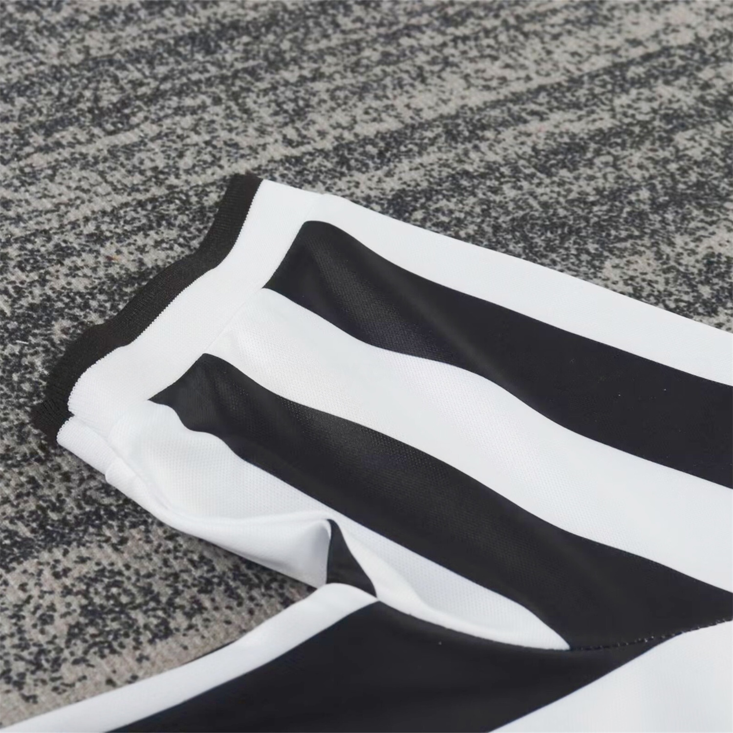 Retro Juventus 1995-97 Home Kids Kit - Unitedfutballjersey