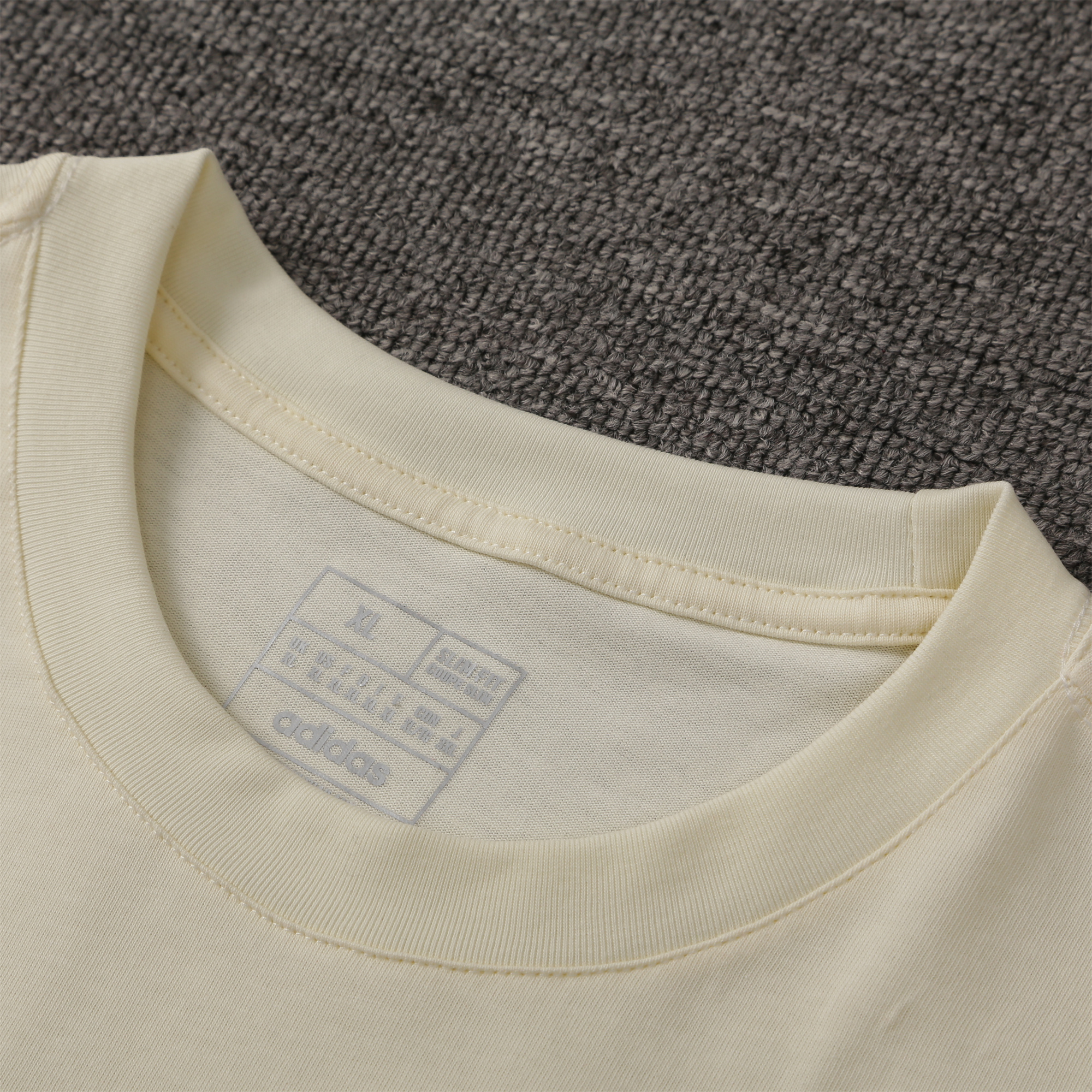 Manchester United 24-25 Short-Sleeve Training Set - Milky White Top & Red Shorts - Unitedfutballjersey