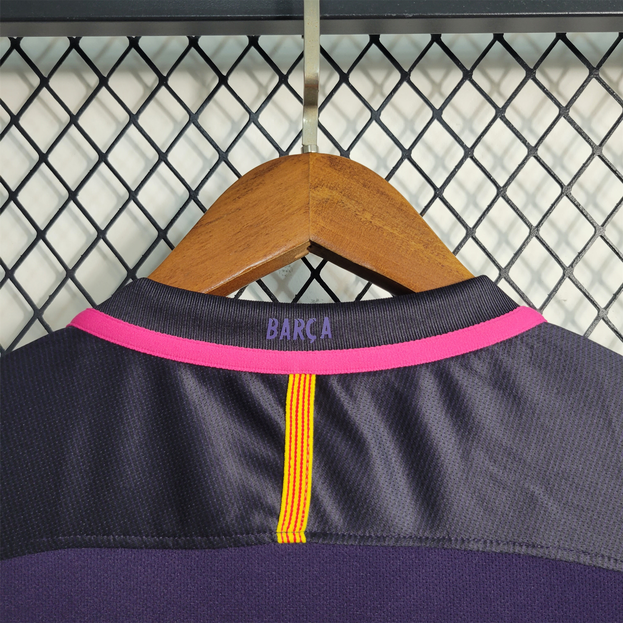 B.A.R.S.A Retro 16-17 Away Stadium Jersey - Unitedfutballjersey