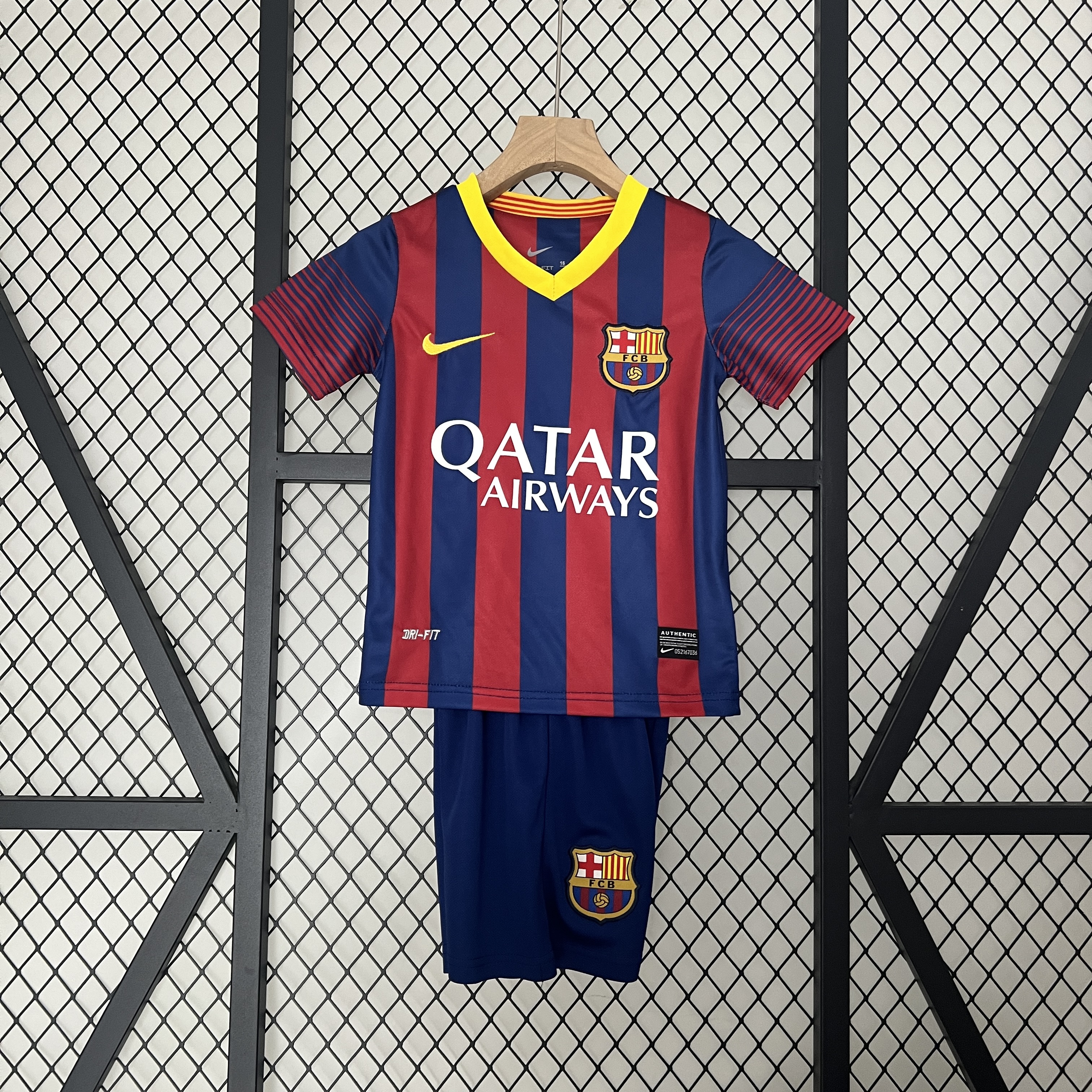 Retro B.A.R.S.A 2013-14 Home Stadium Kids Kit - Unitedfutballjersey
